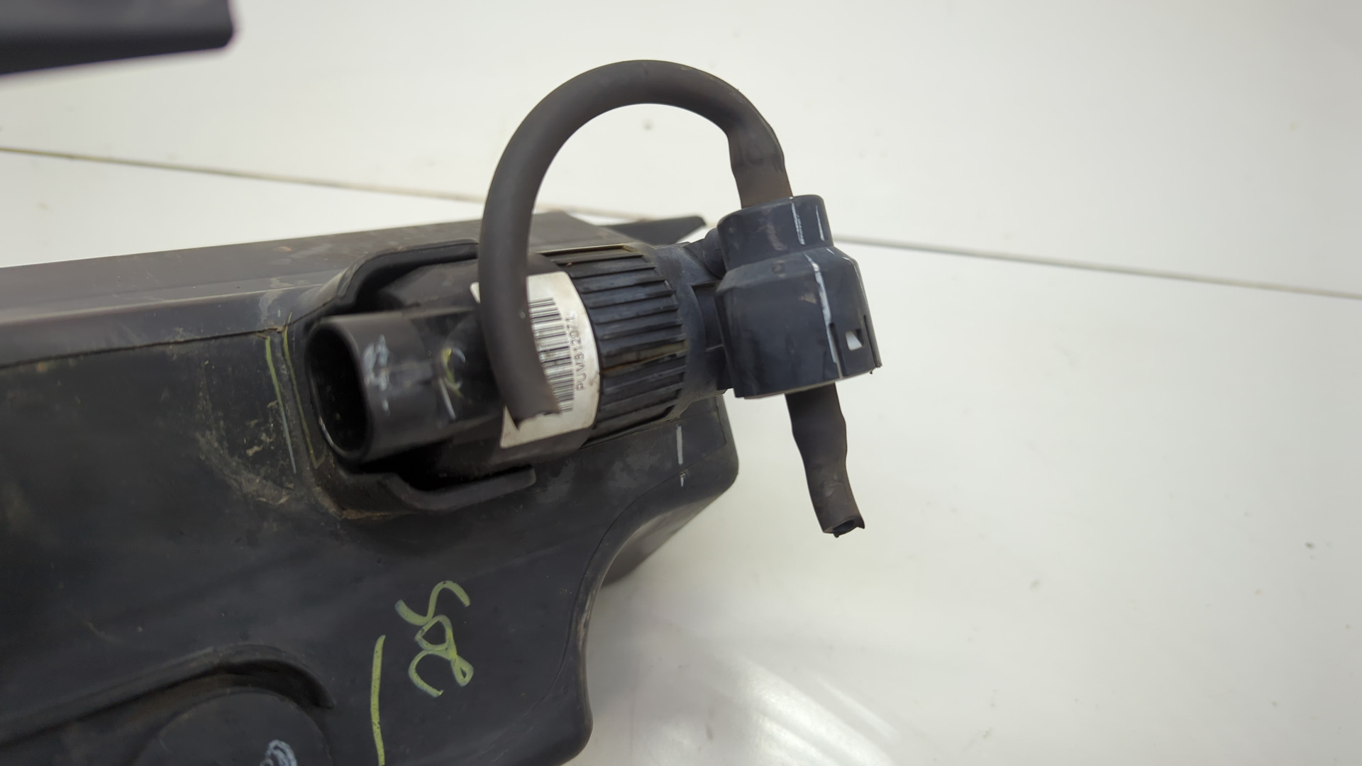 Бачок омывателя лобового стекла