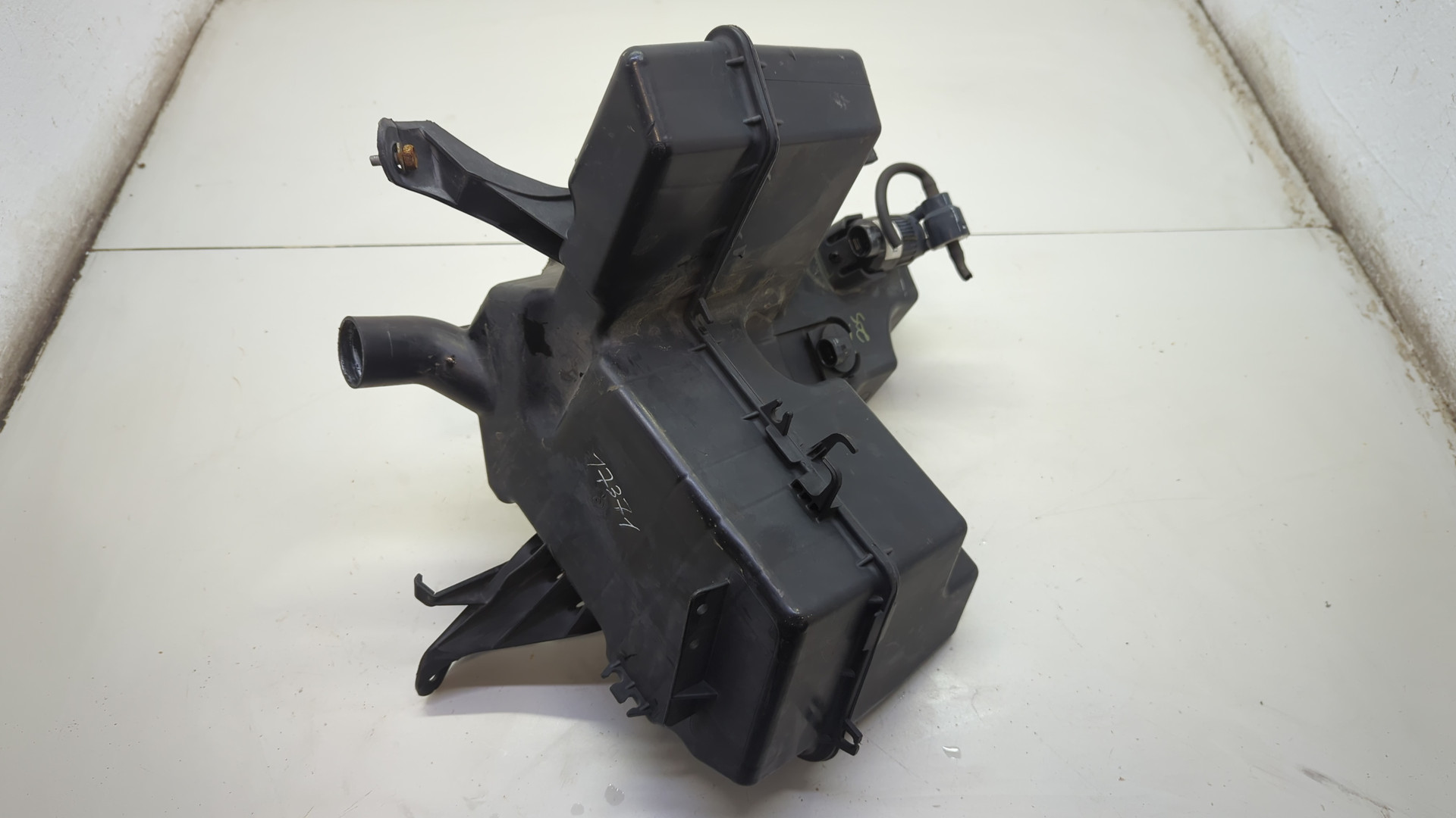 Бачок омывателя лобового стекла