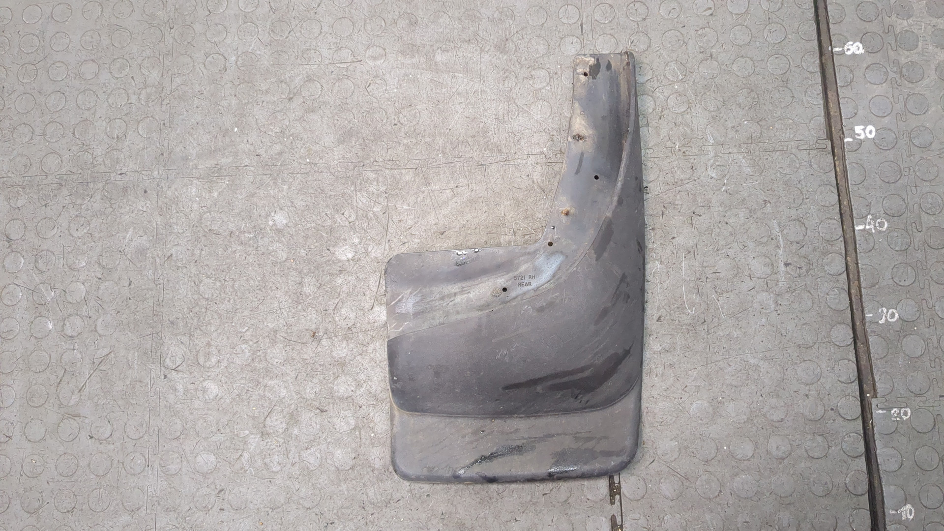 Брызговик задний правый