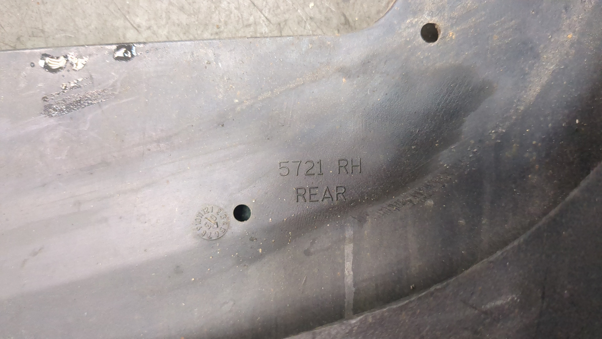 Брызговик задний правый