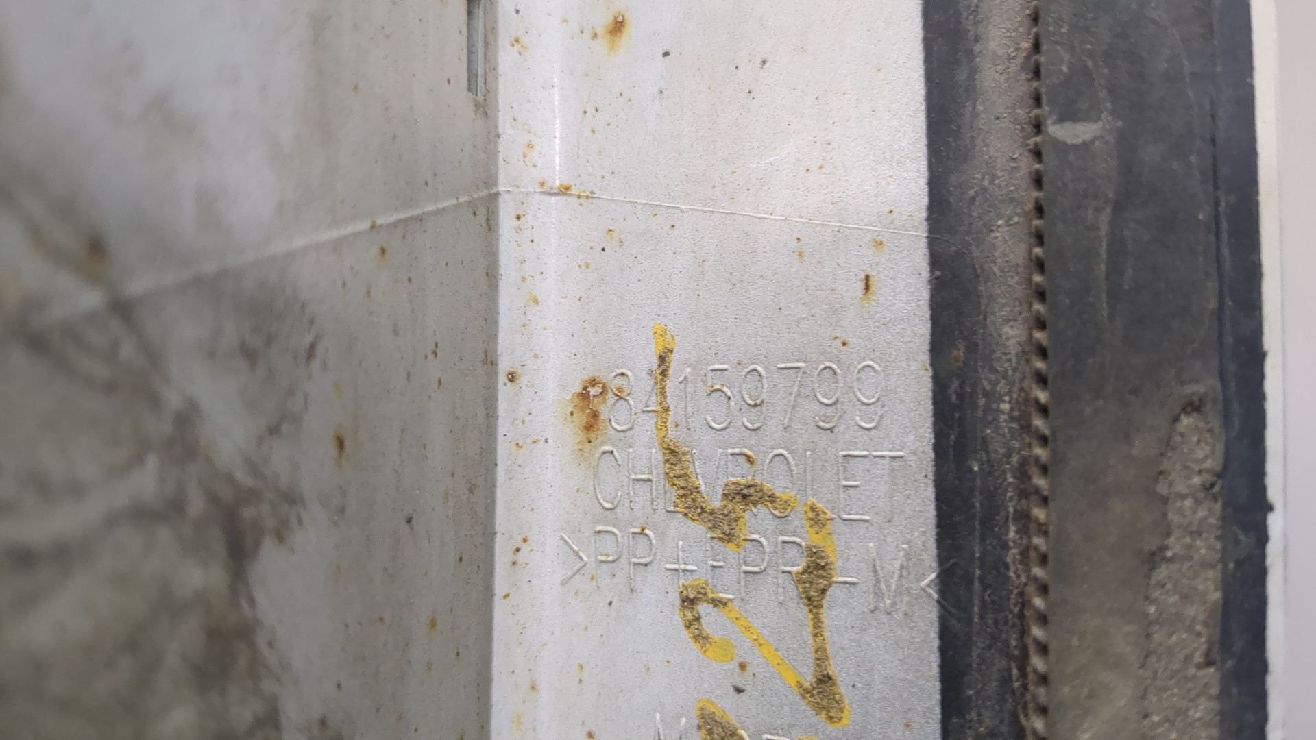 Брызговик передний правый для Traverse II 2017>