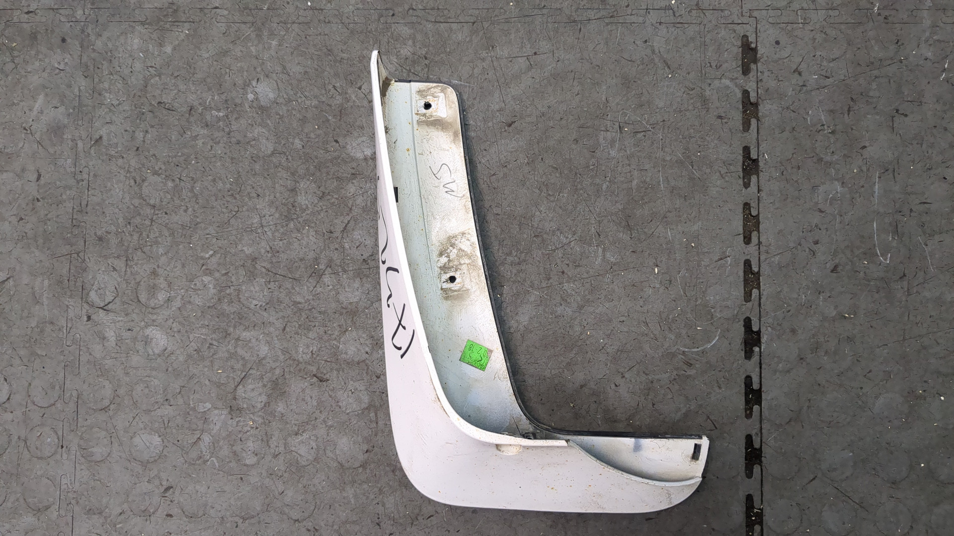 Брызговик задний левый