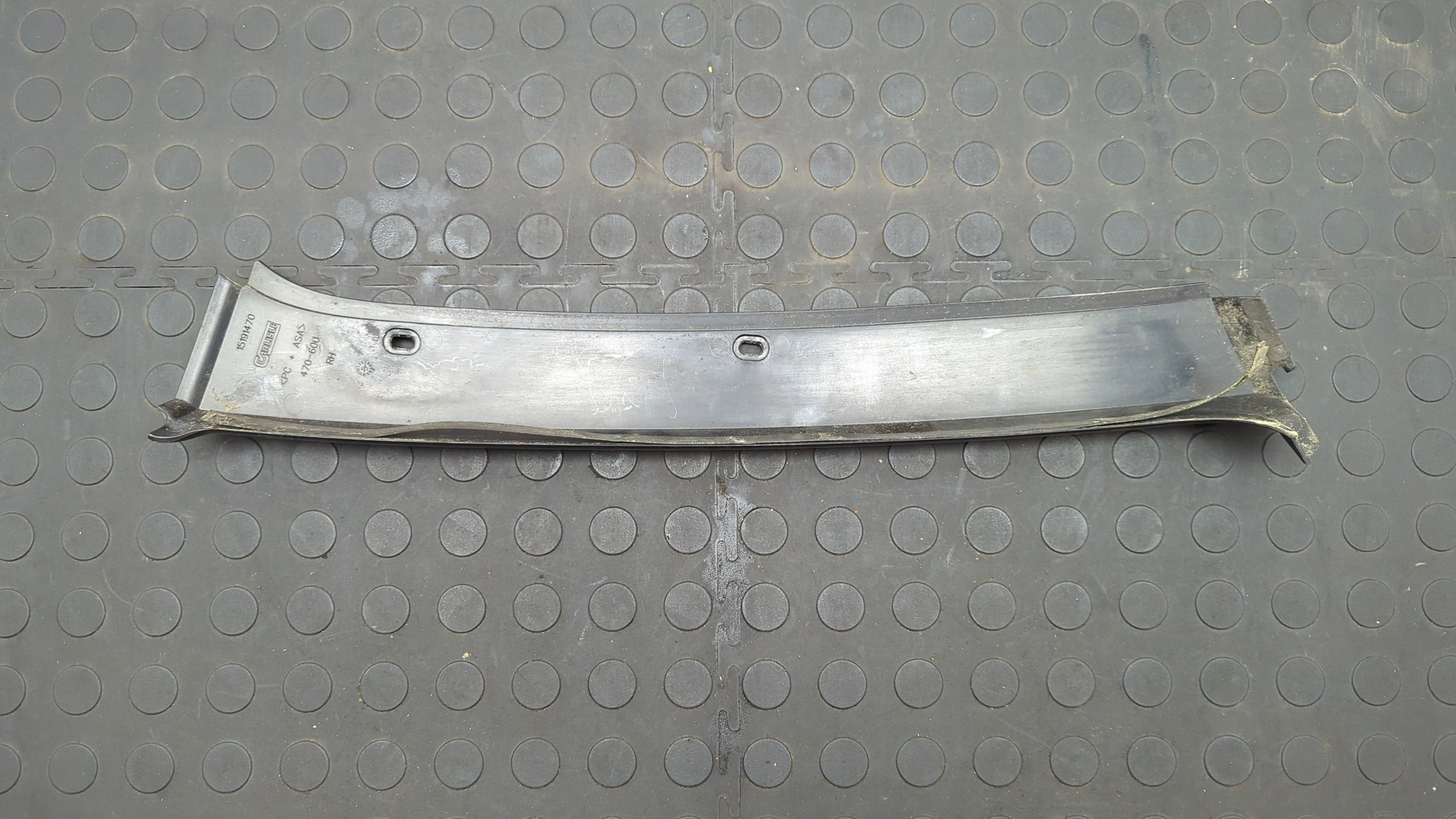 Молдинг лобового стекла