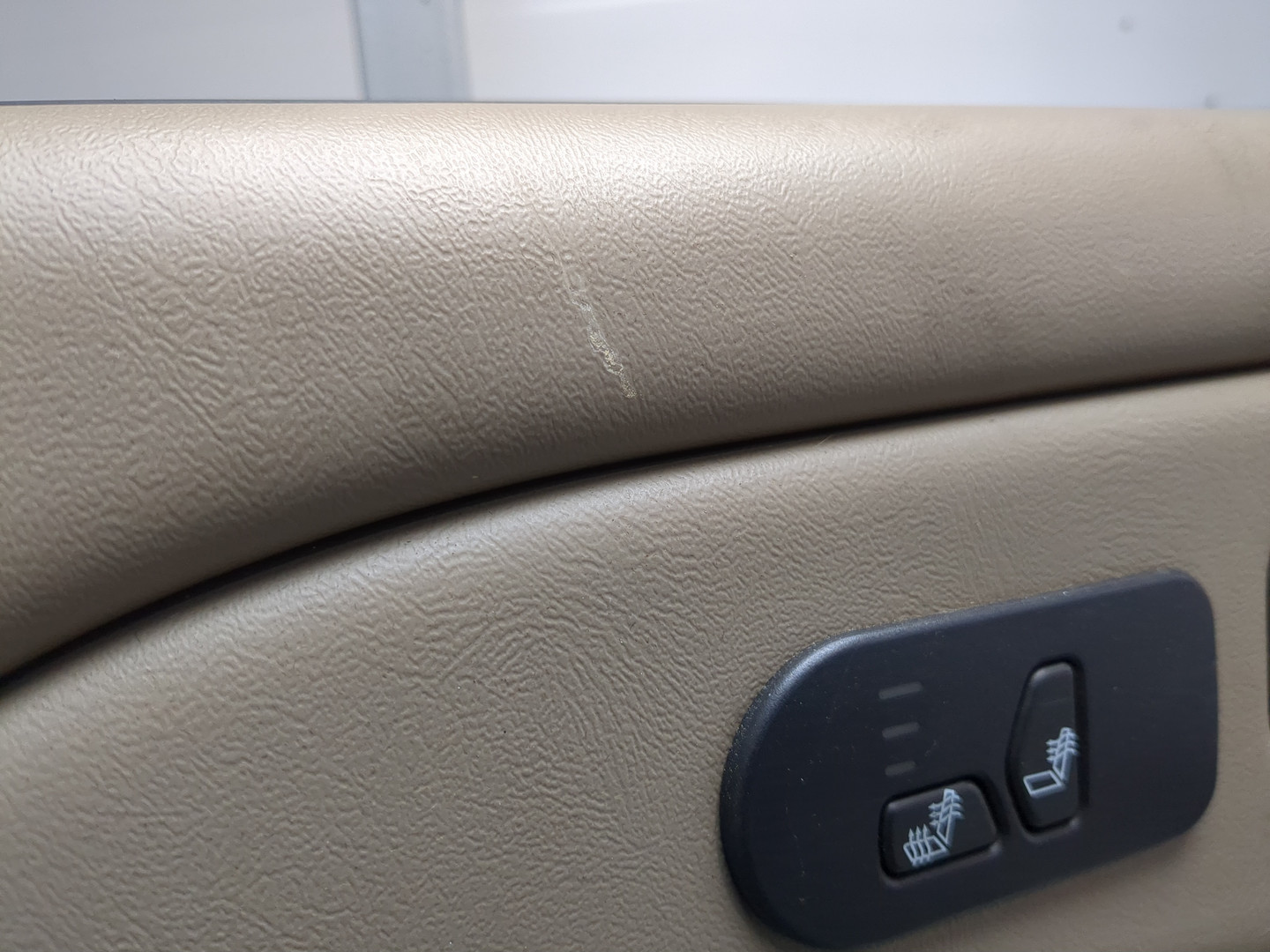 Обшивка двери передней правой