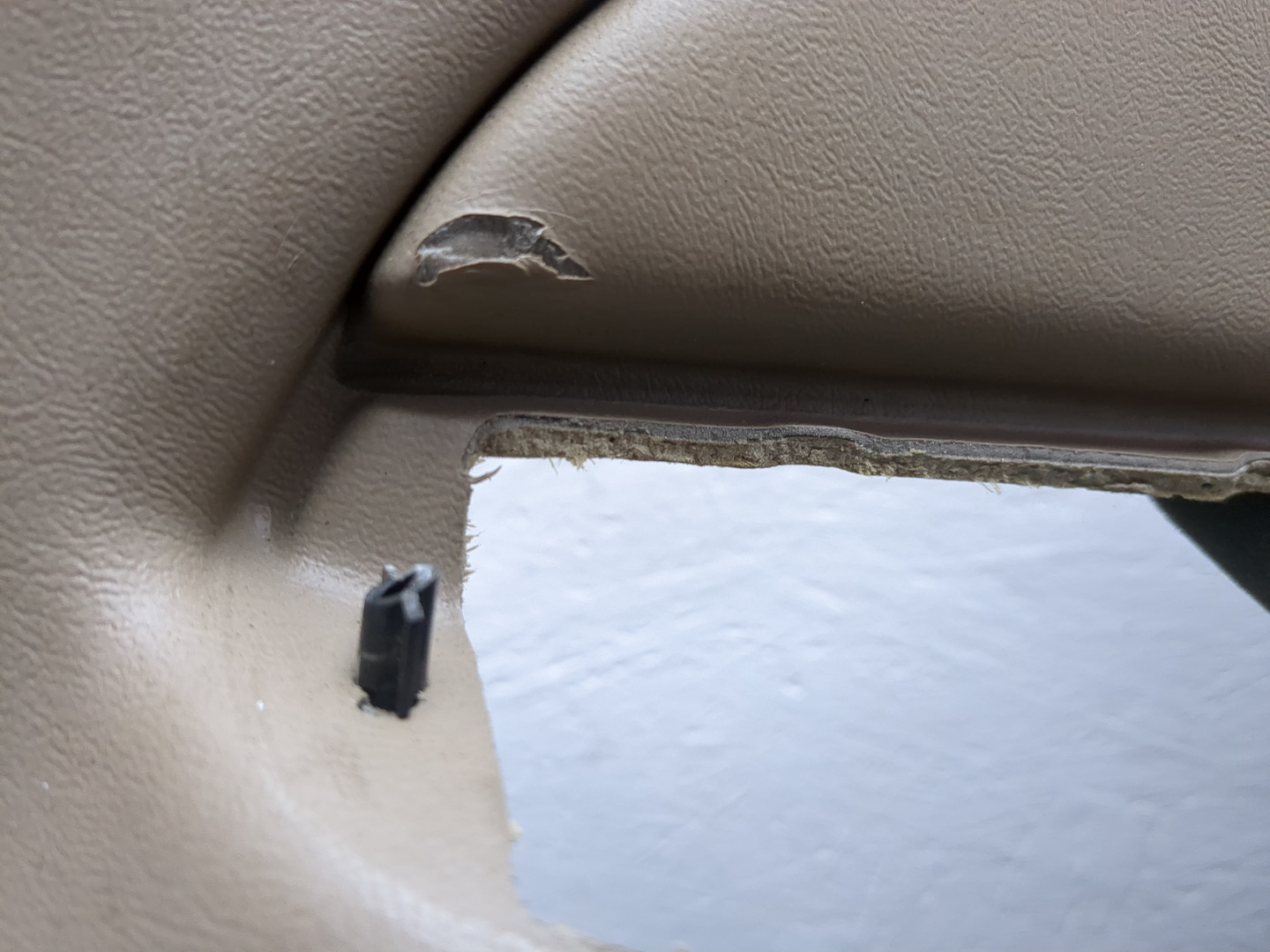 Обшивка двери передней правой