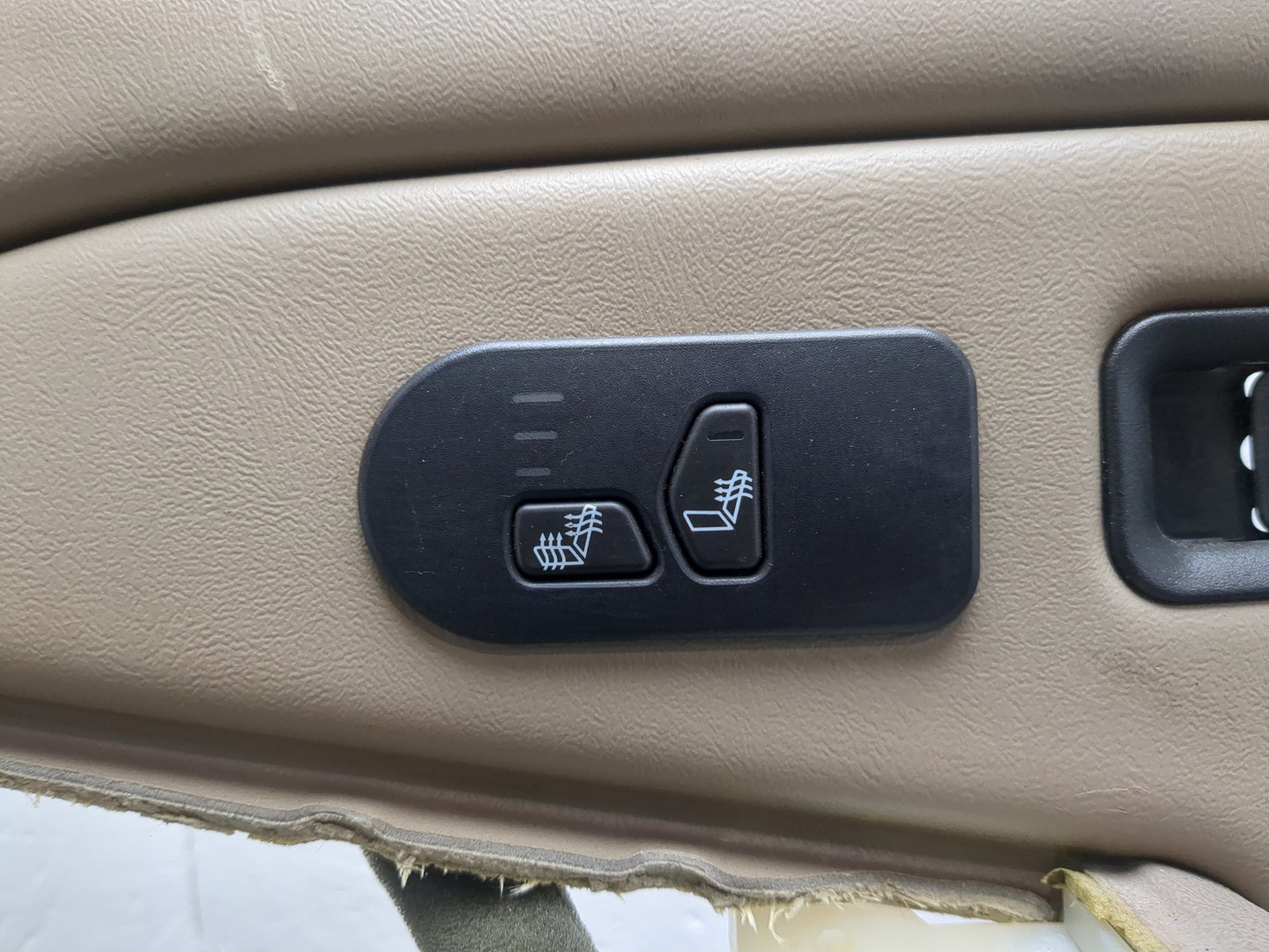 Обшивка двери передней правой