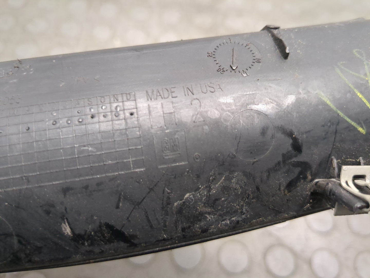 Молдинг лобового стекла