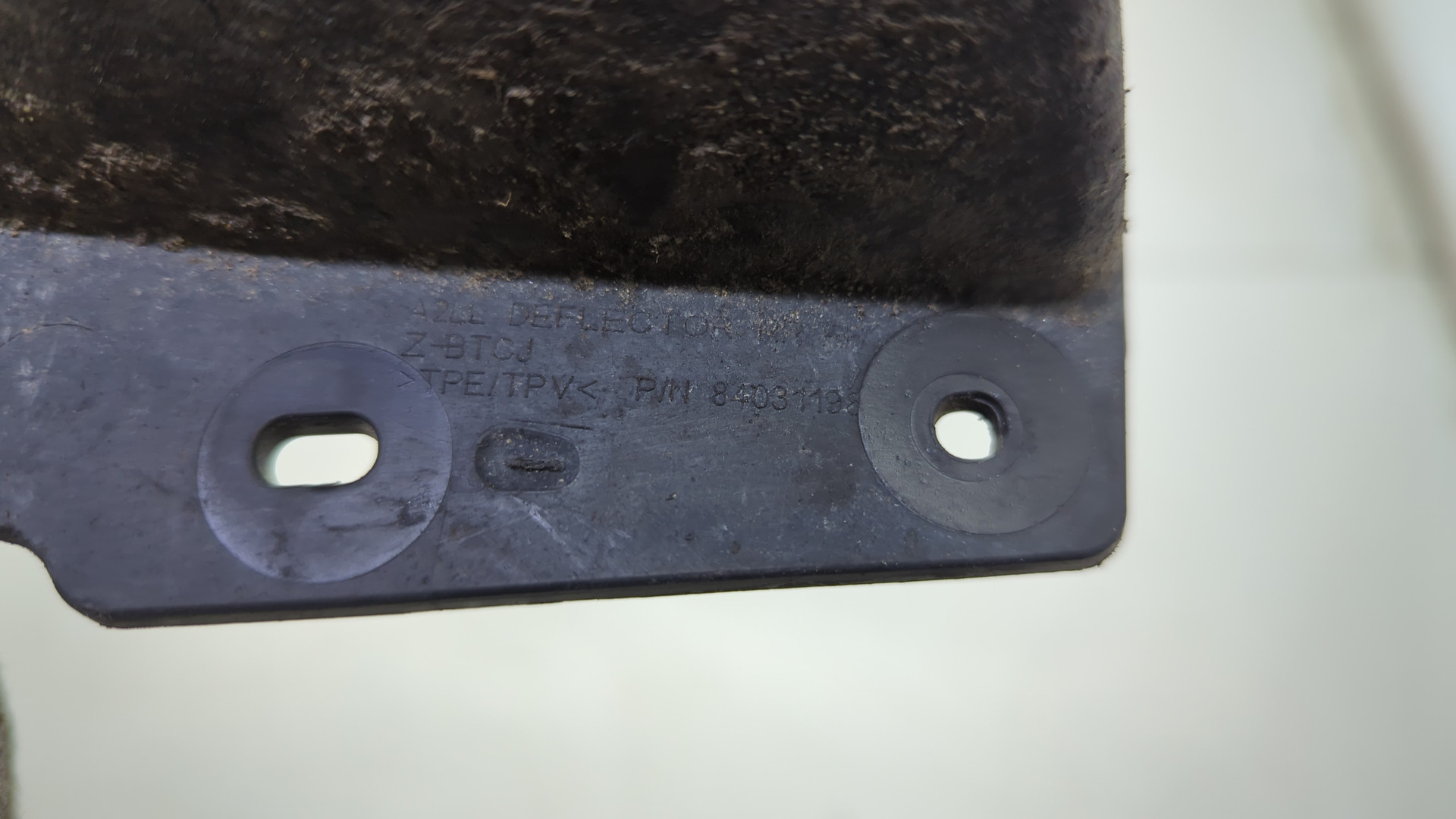 Брызговик передний правый