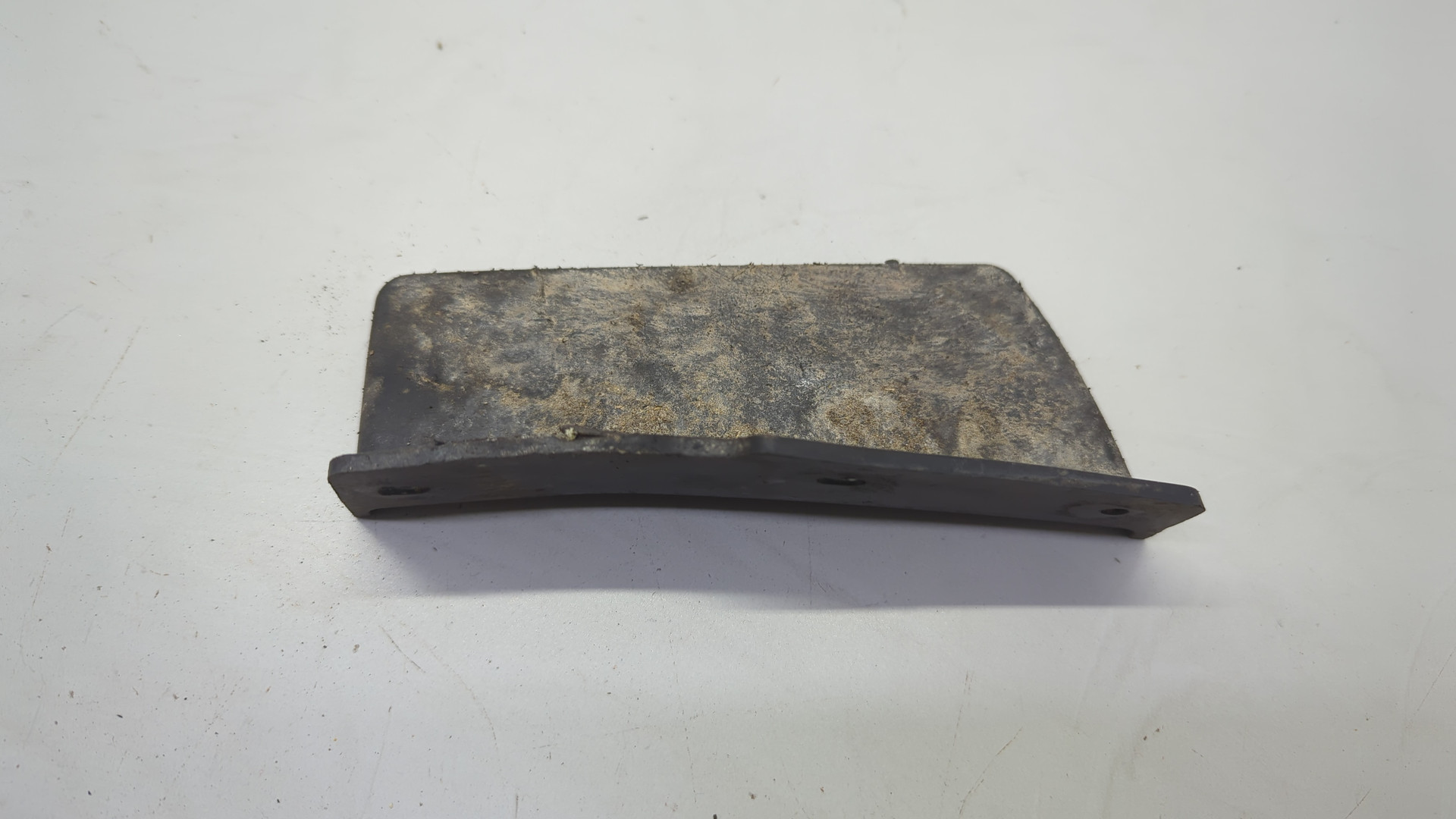 Брызговик передний правый