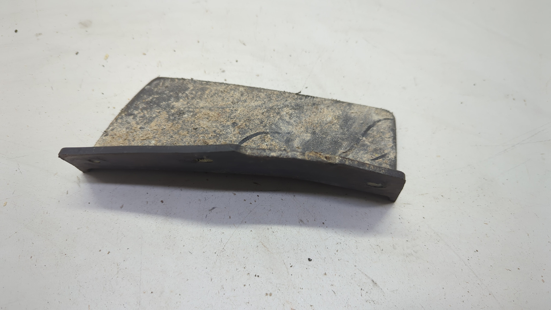 Брызговик передний левый