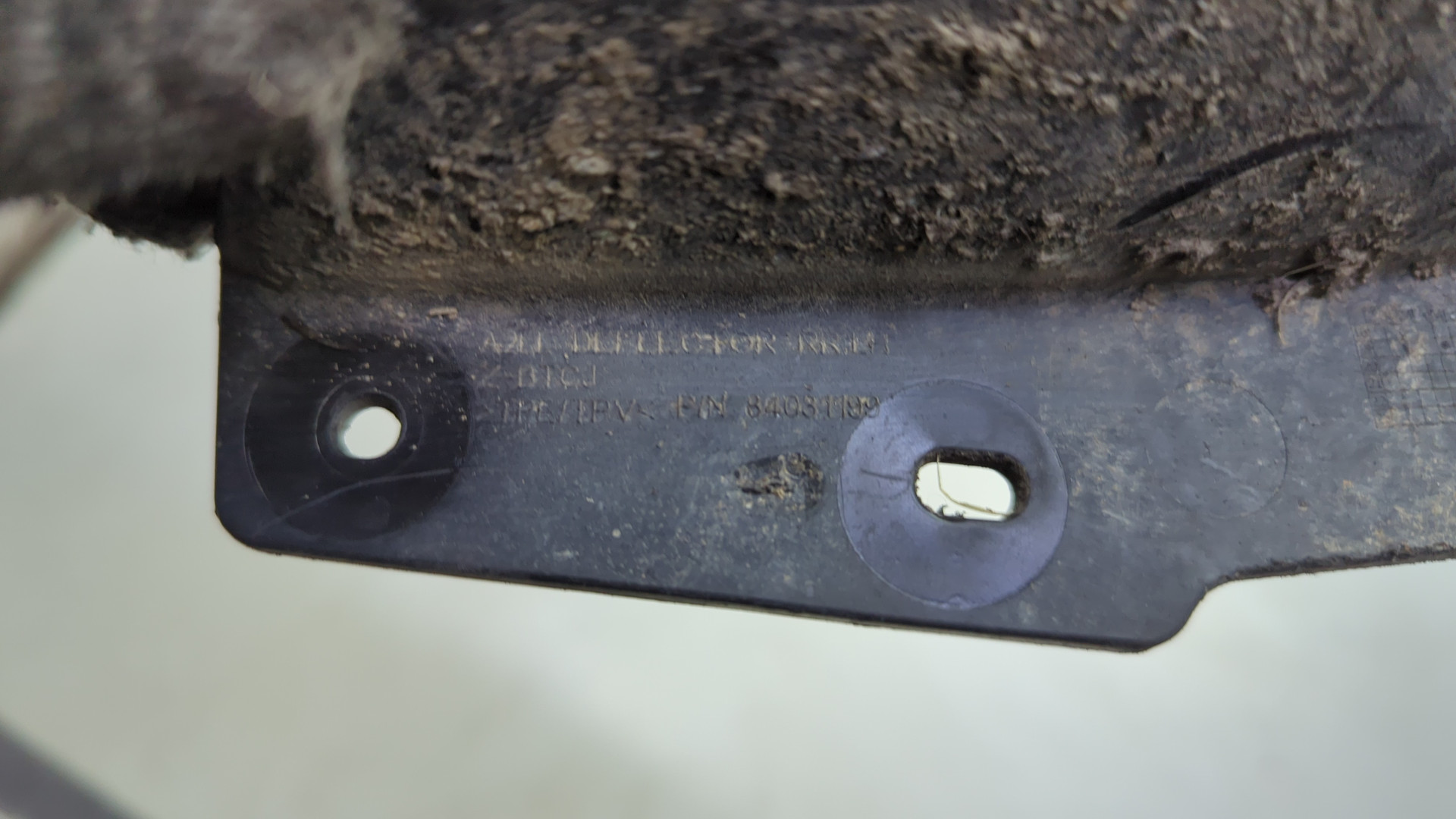 Брызговик передний левый