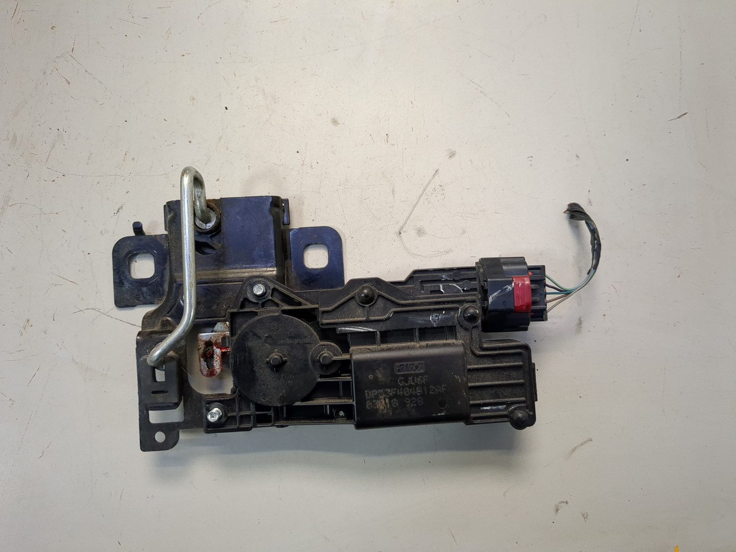 Замок багажника