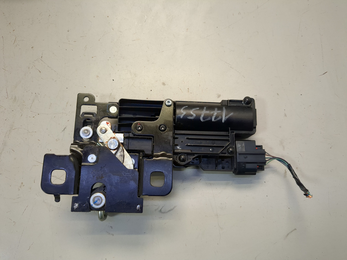 Замок багажника