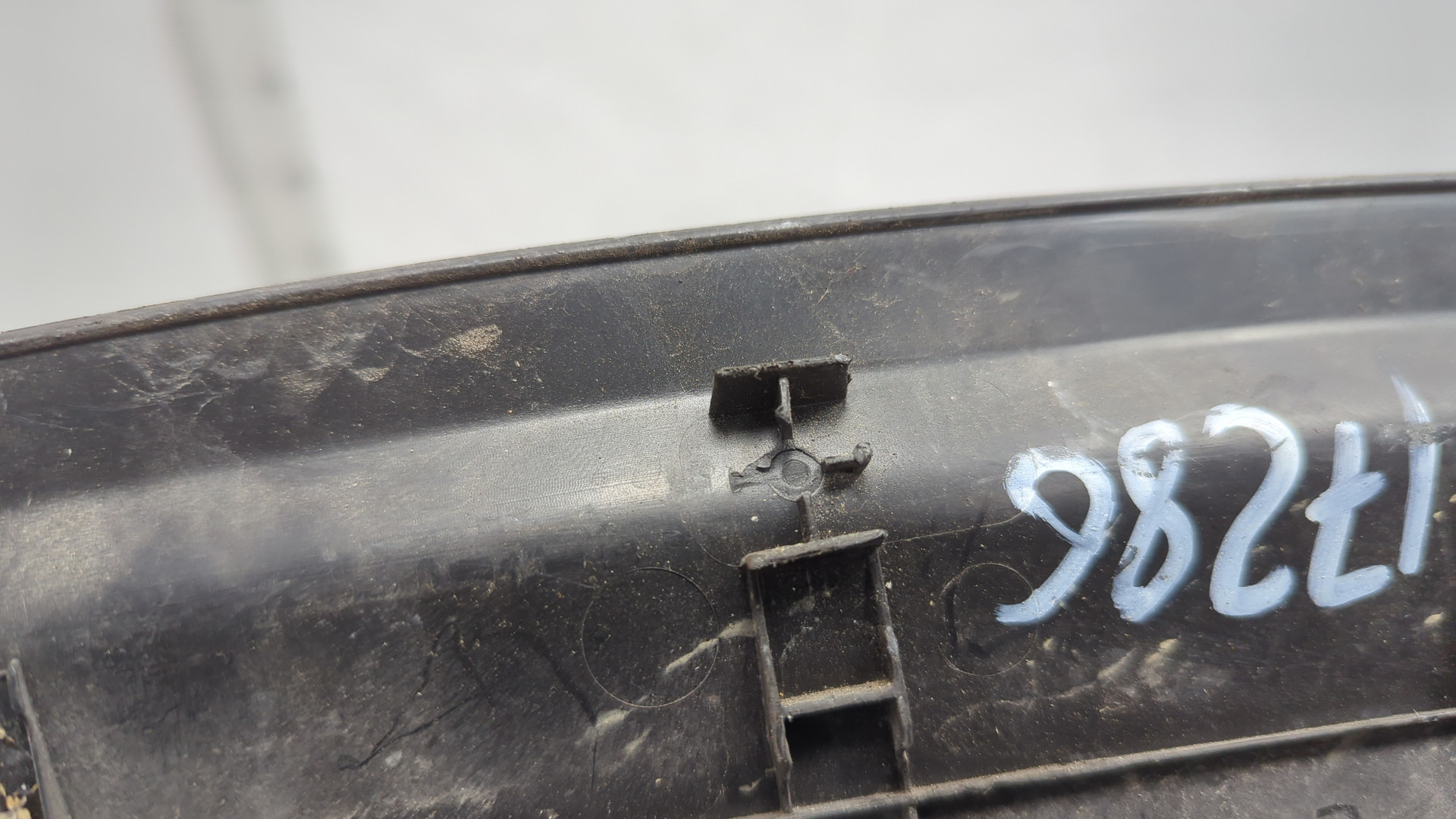 Накладка заднего крыла левого