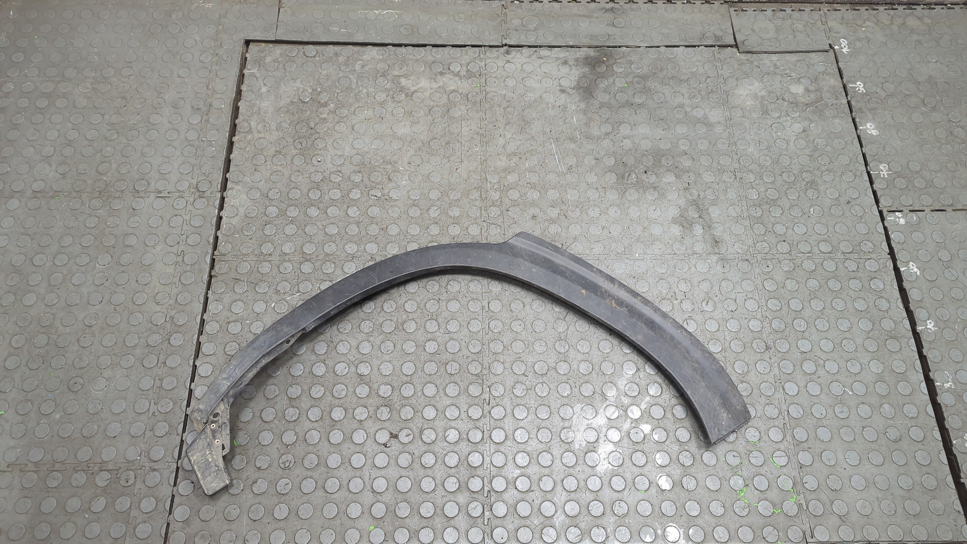 Накладка заднего крыла левого