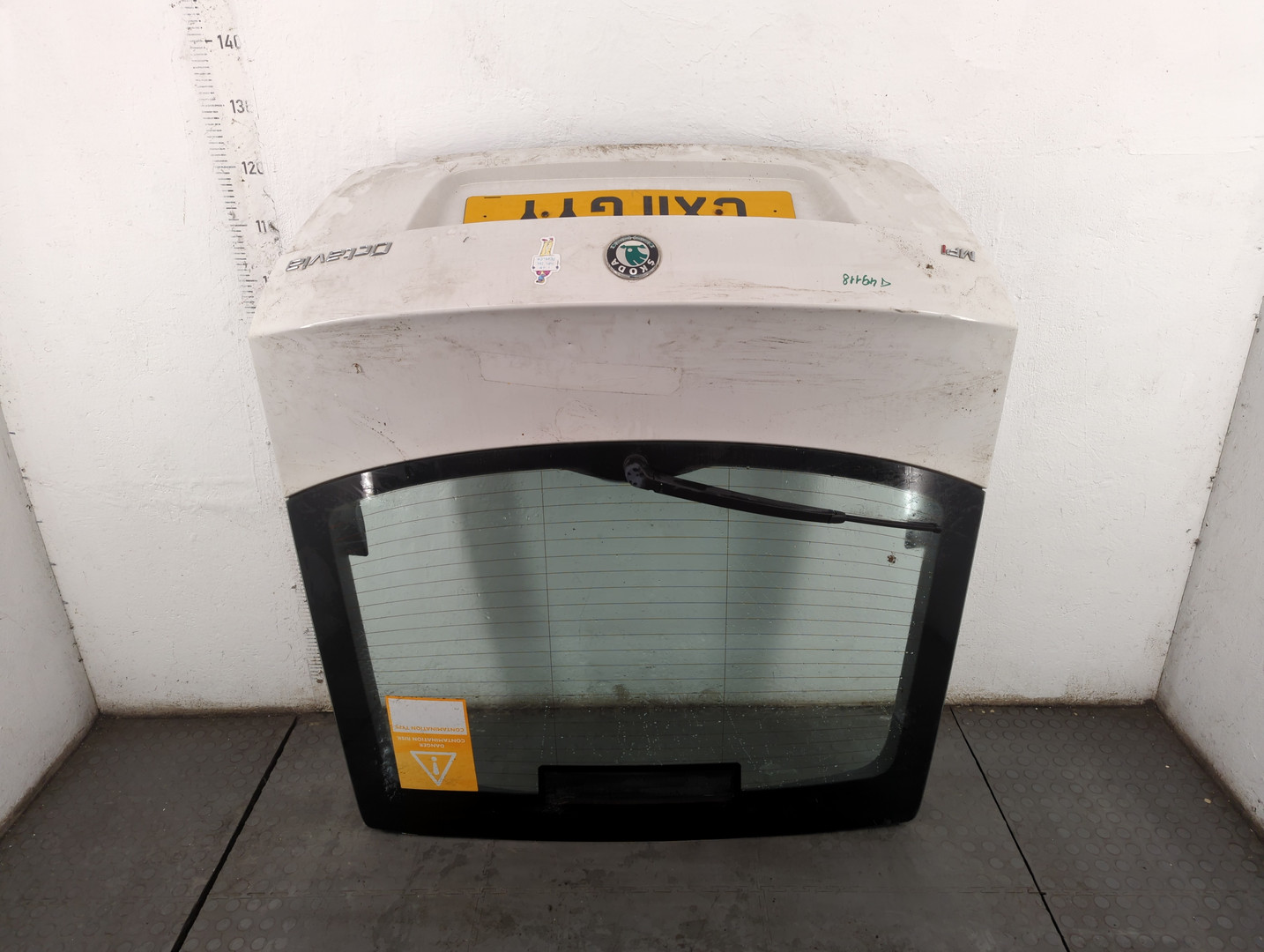 Дверь багажника