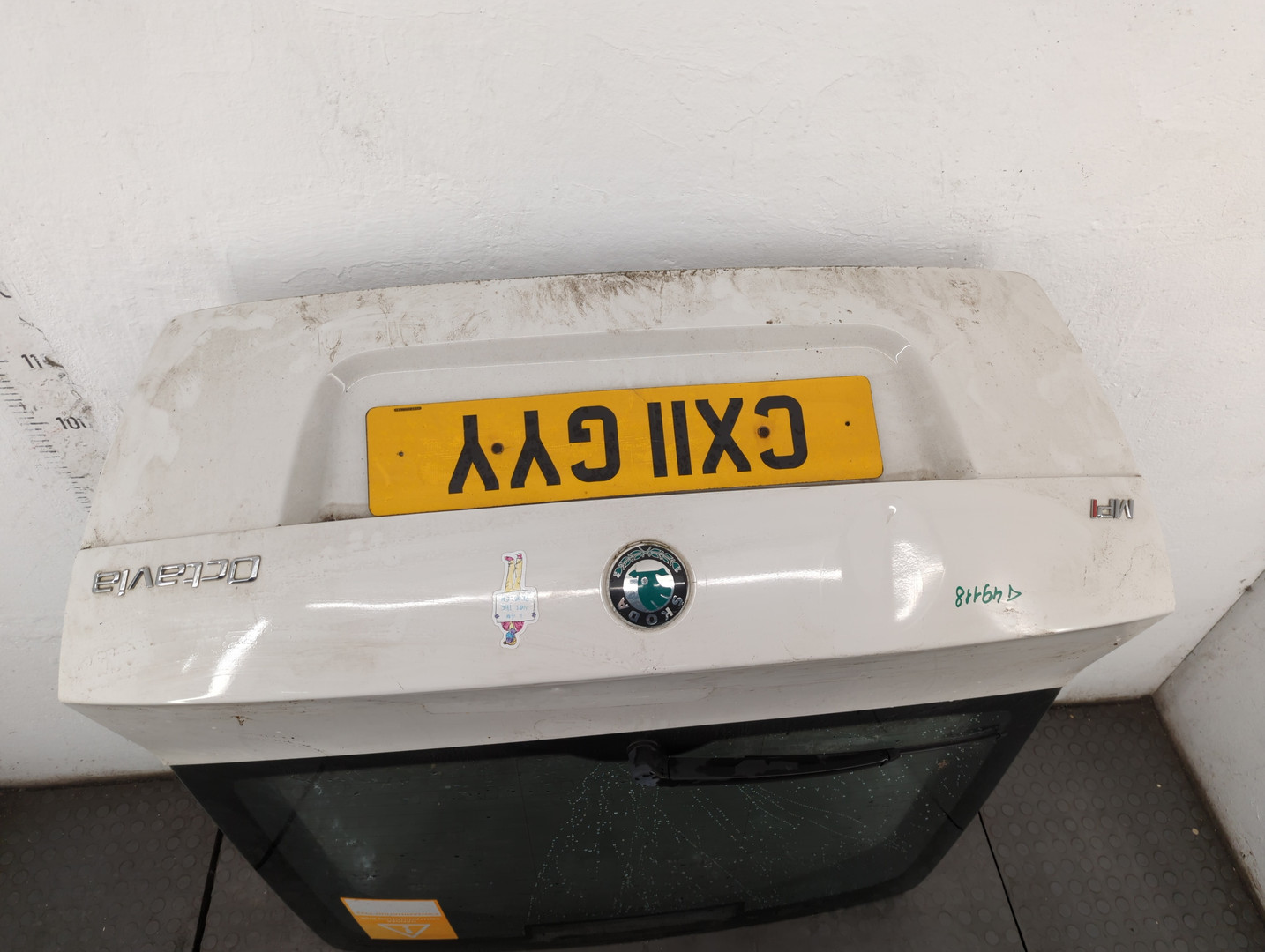 Дверь багажника