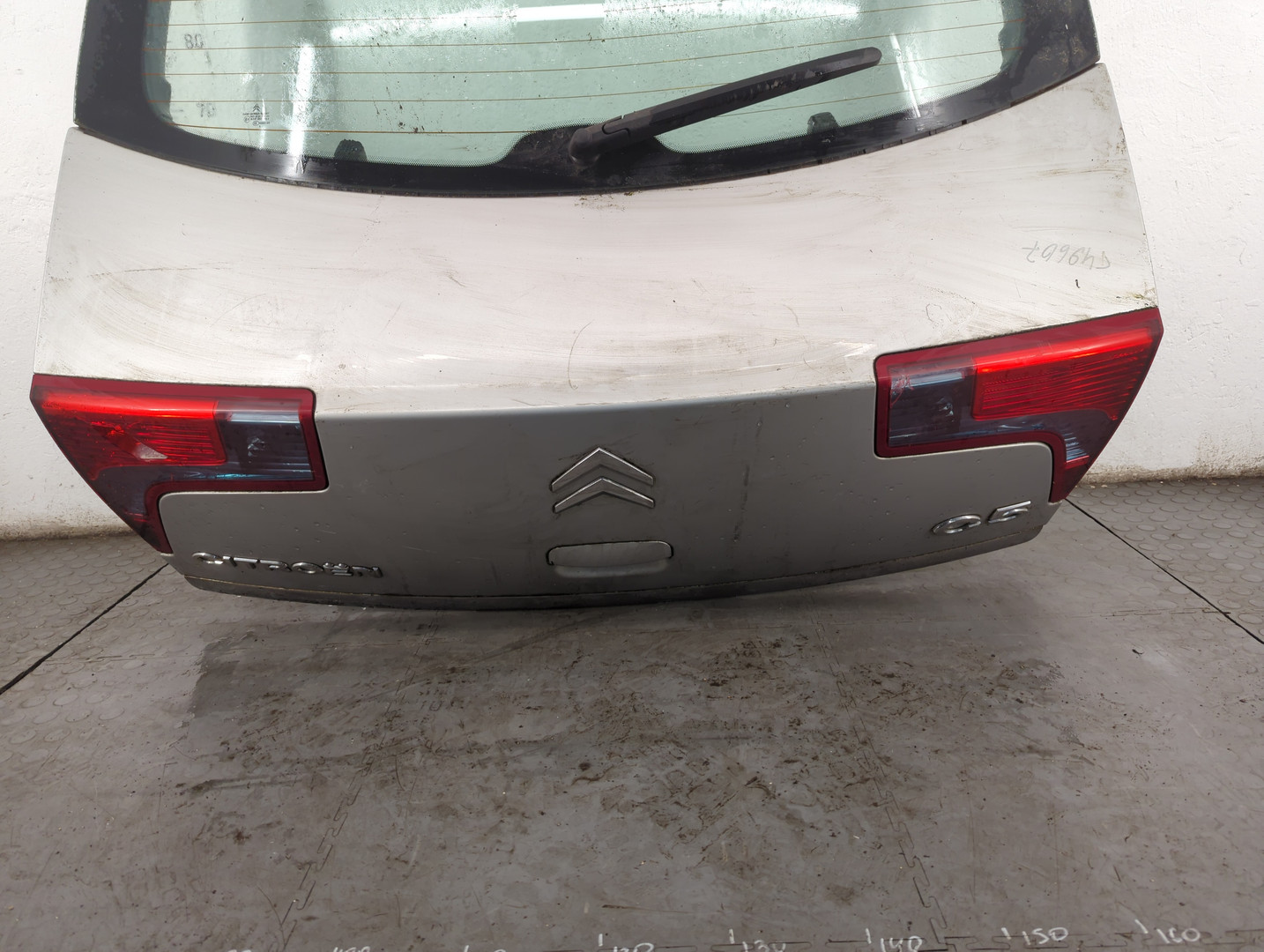 Дверь багажника