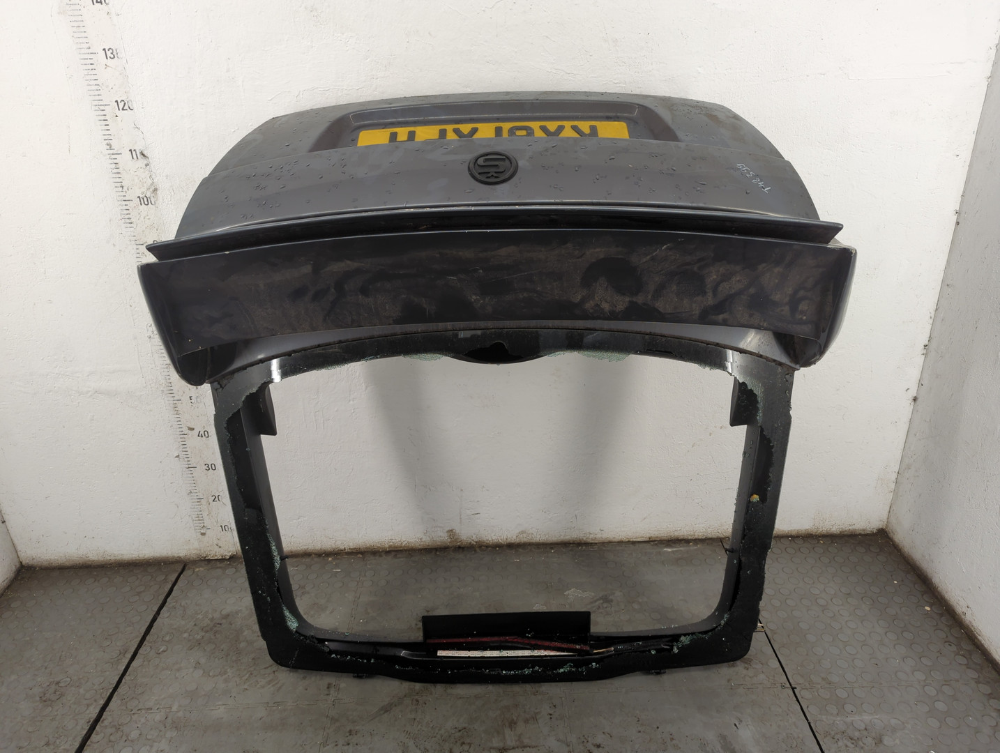 Дверь багажника