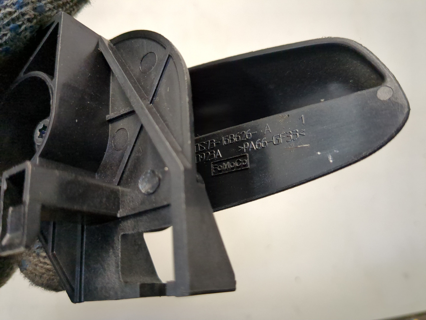 Ручка открывания капота