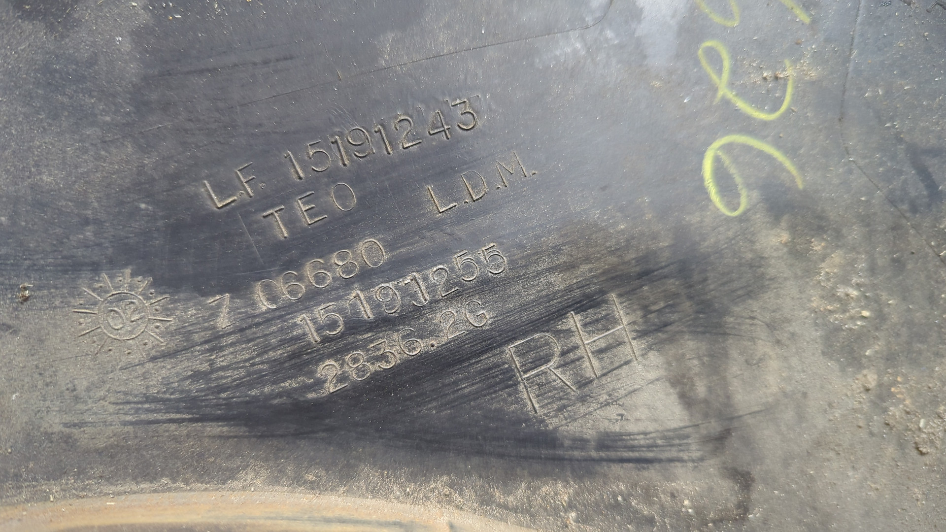 Молдинг заднего крыла правого