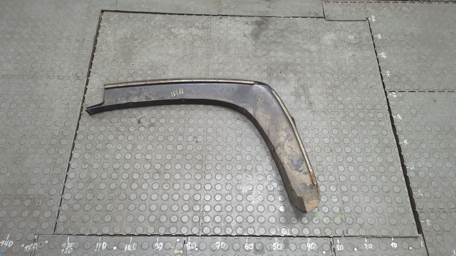 Молдинг заднего крыла правого