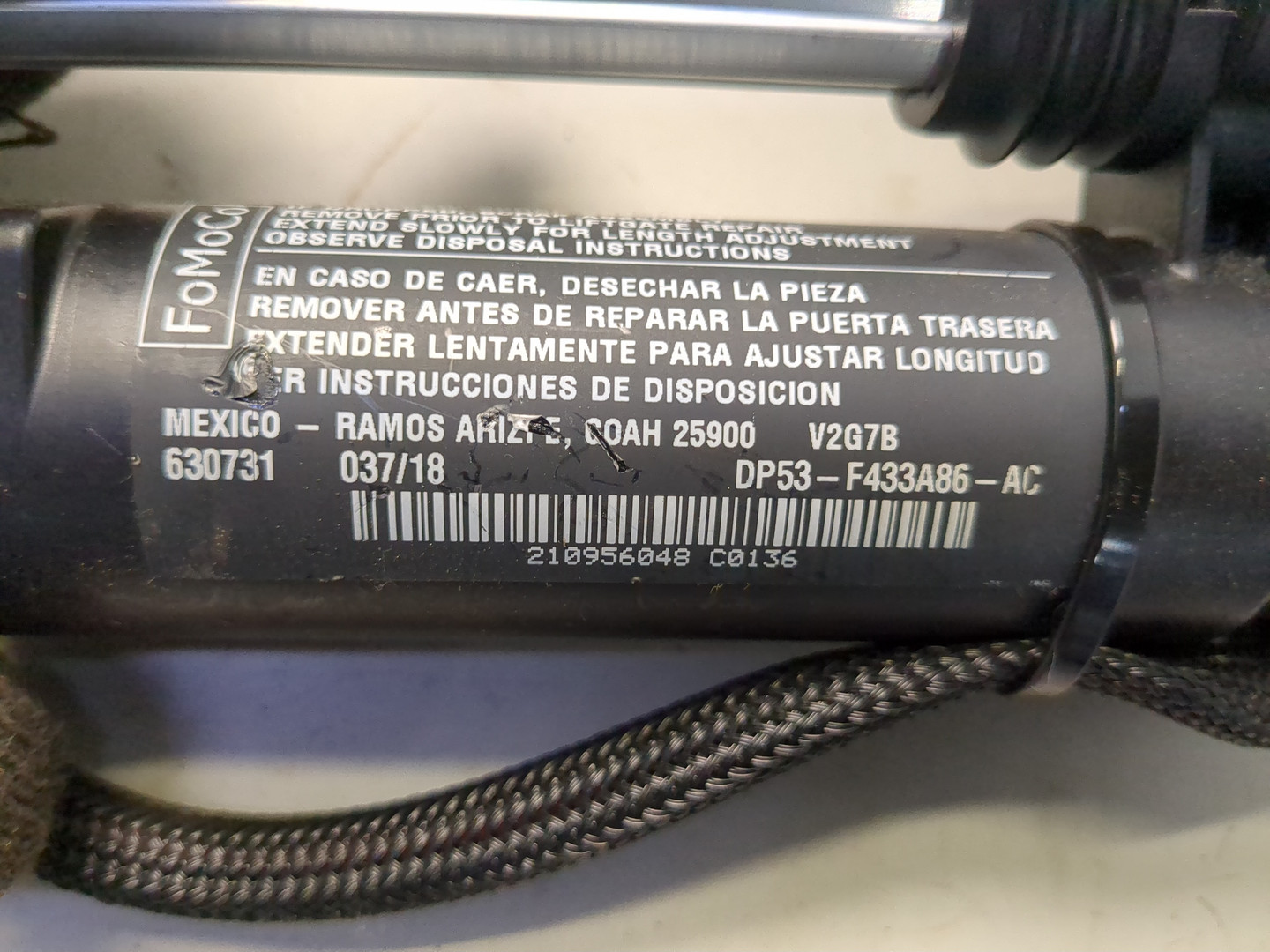 Амортизатор крышки багажника