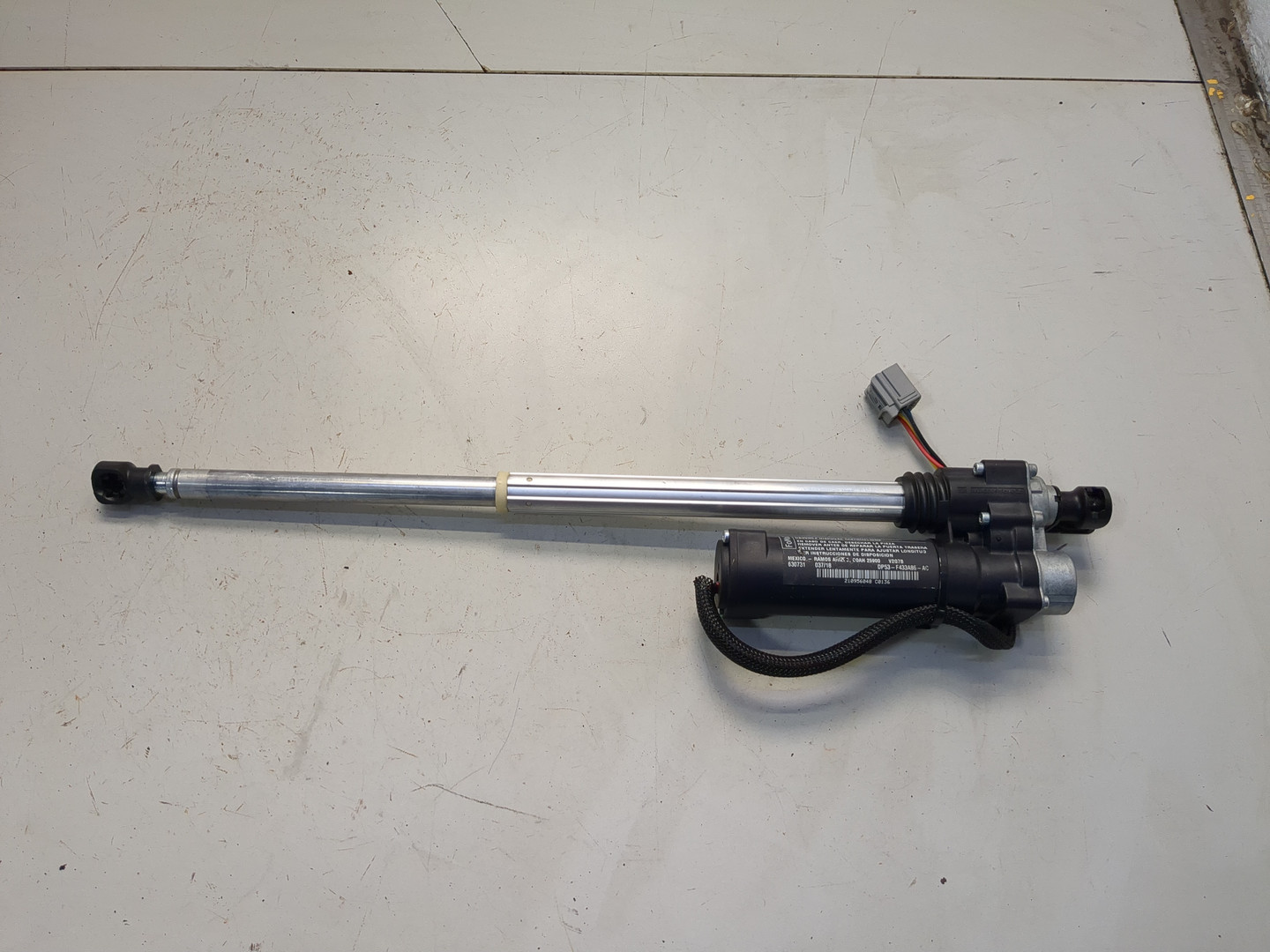 Амортизатор крышки багажника