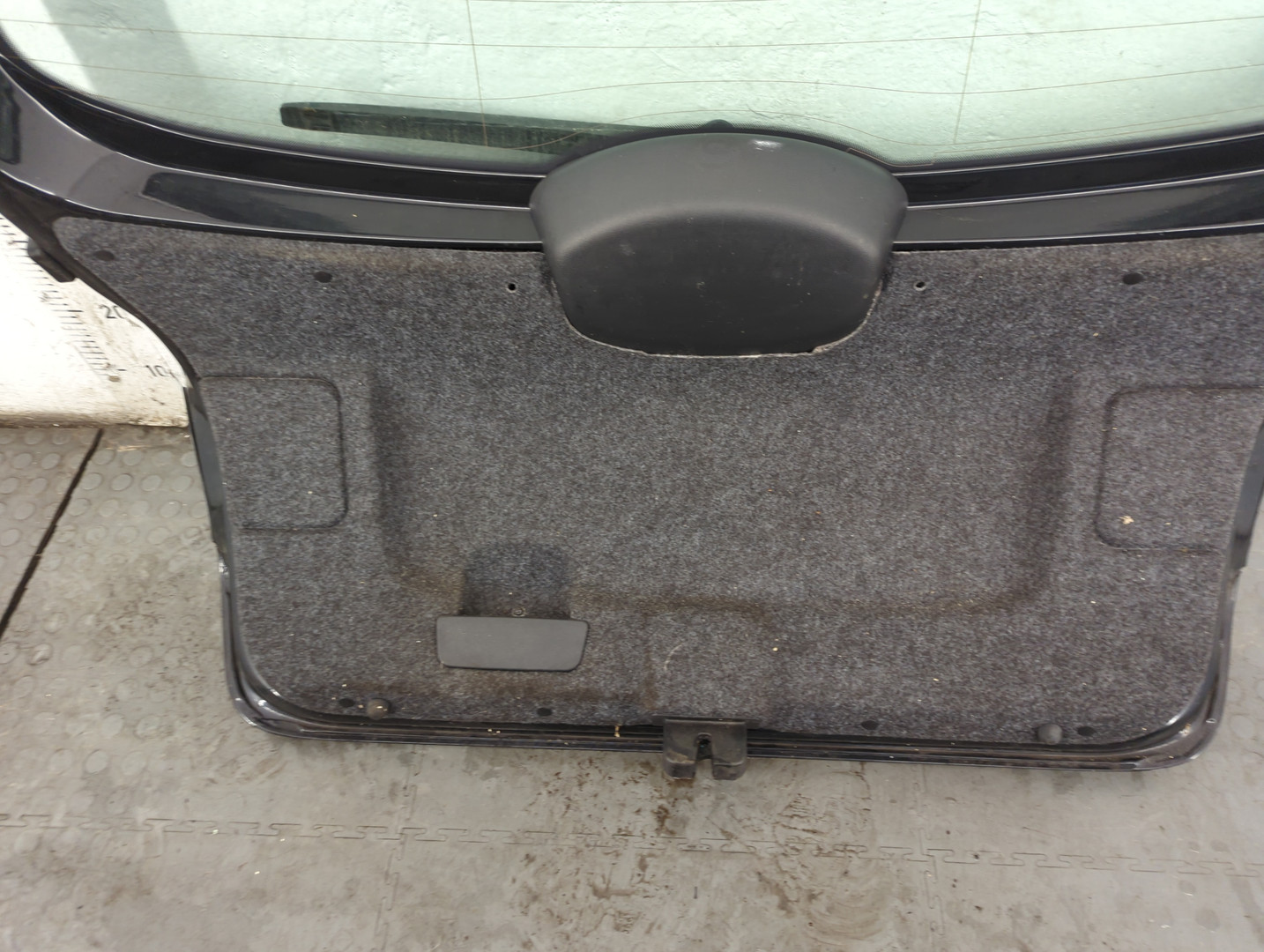 Дверь багажника