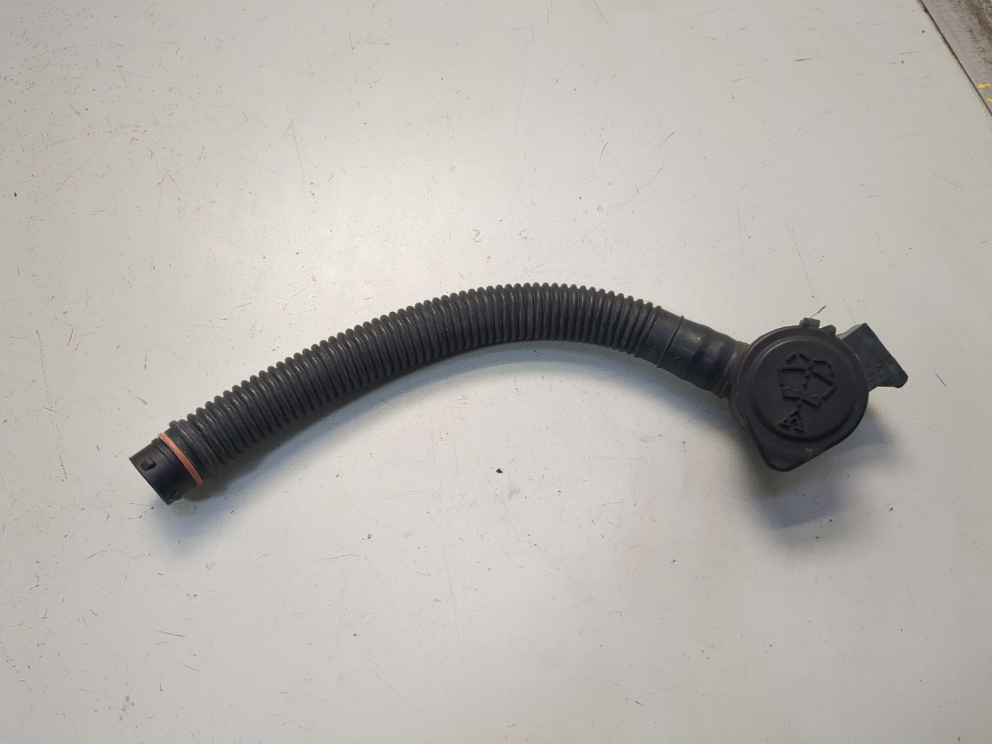 Горловина бачка омывателя