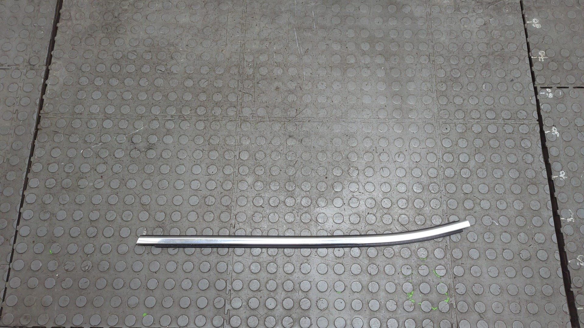 Накладка стекла заднего левого