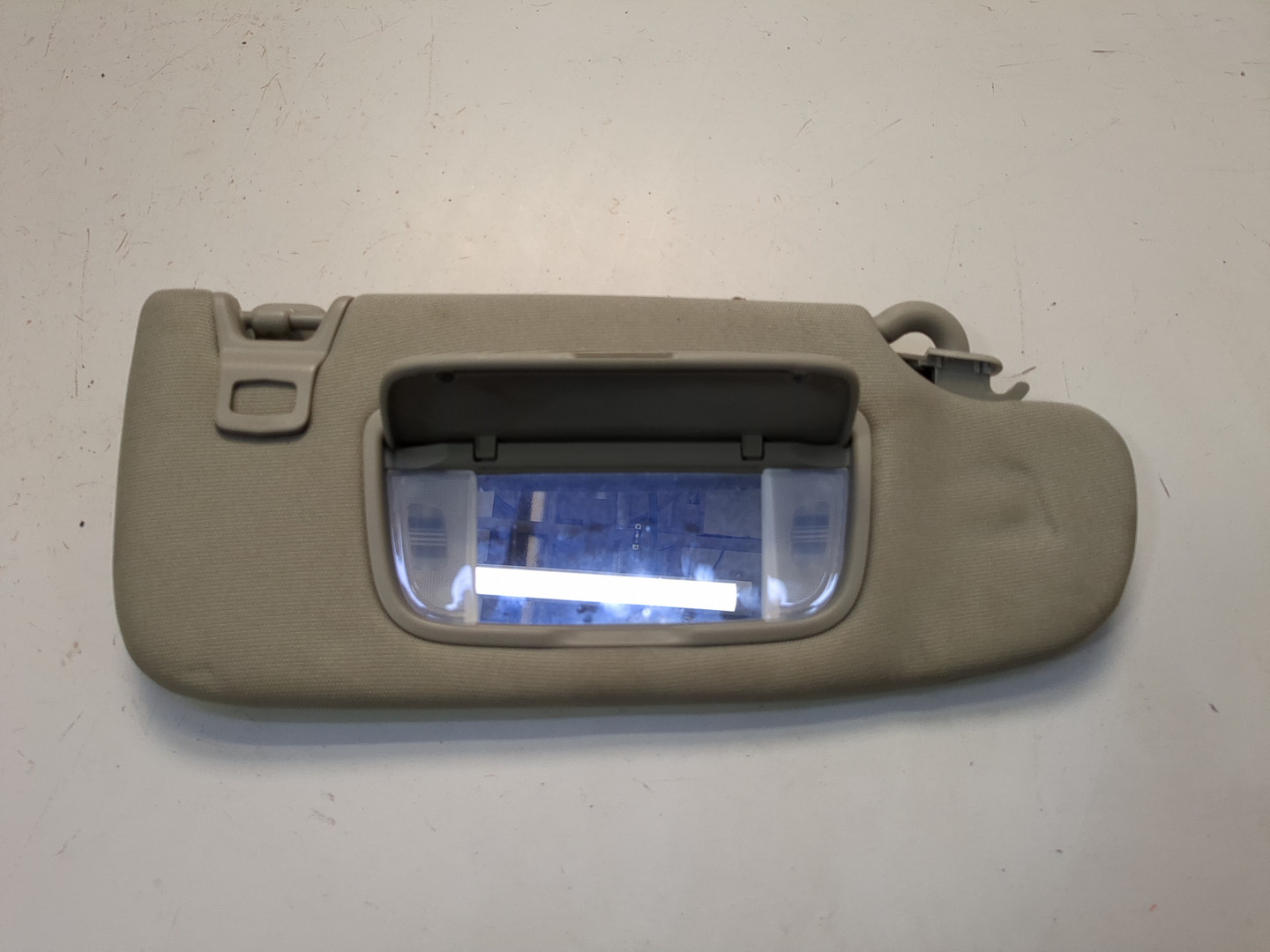 Козырек солнцезащитный