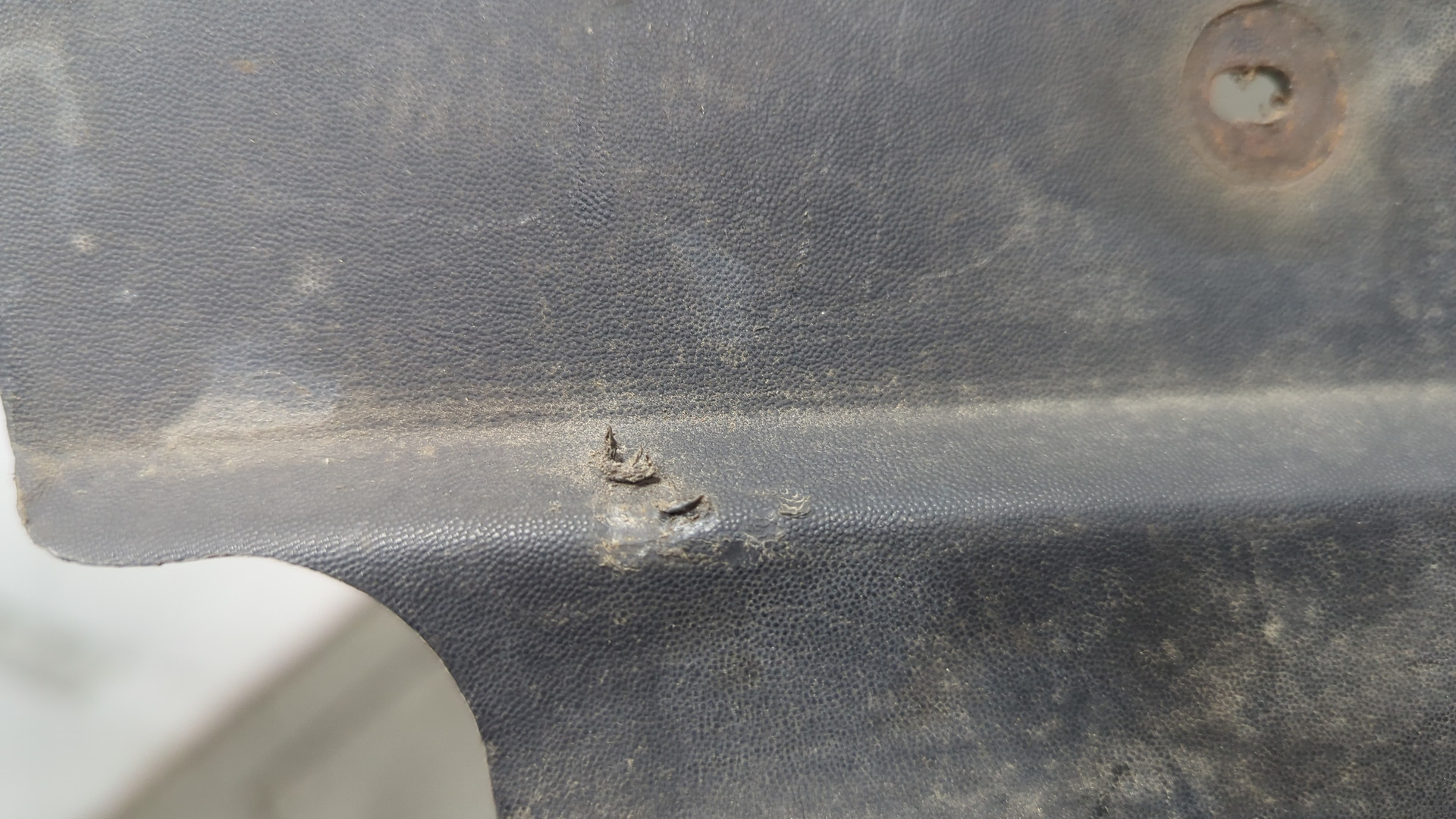 Кожух замка капота