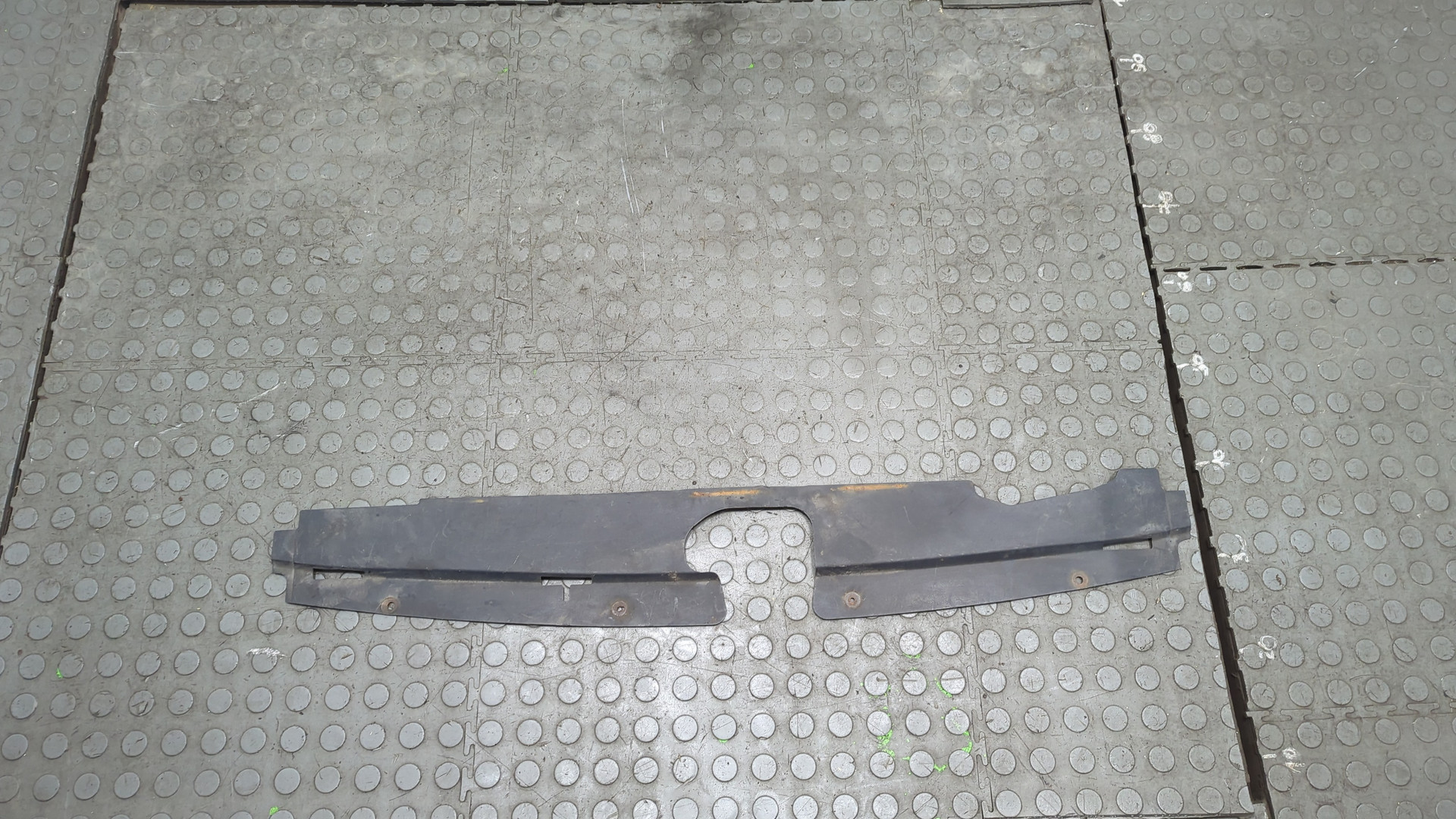 Кожух замка капота