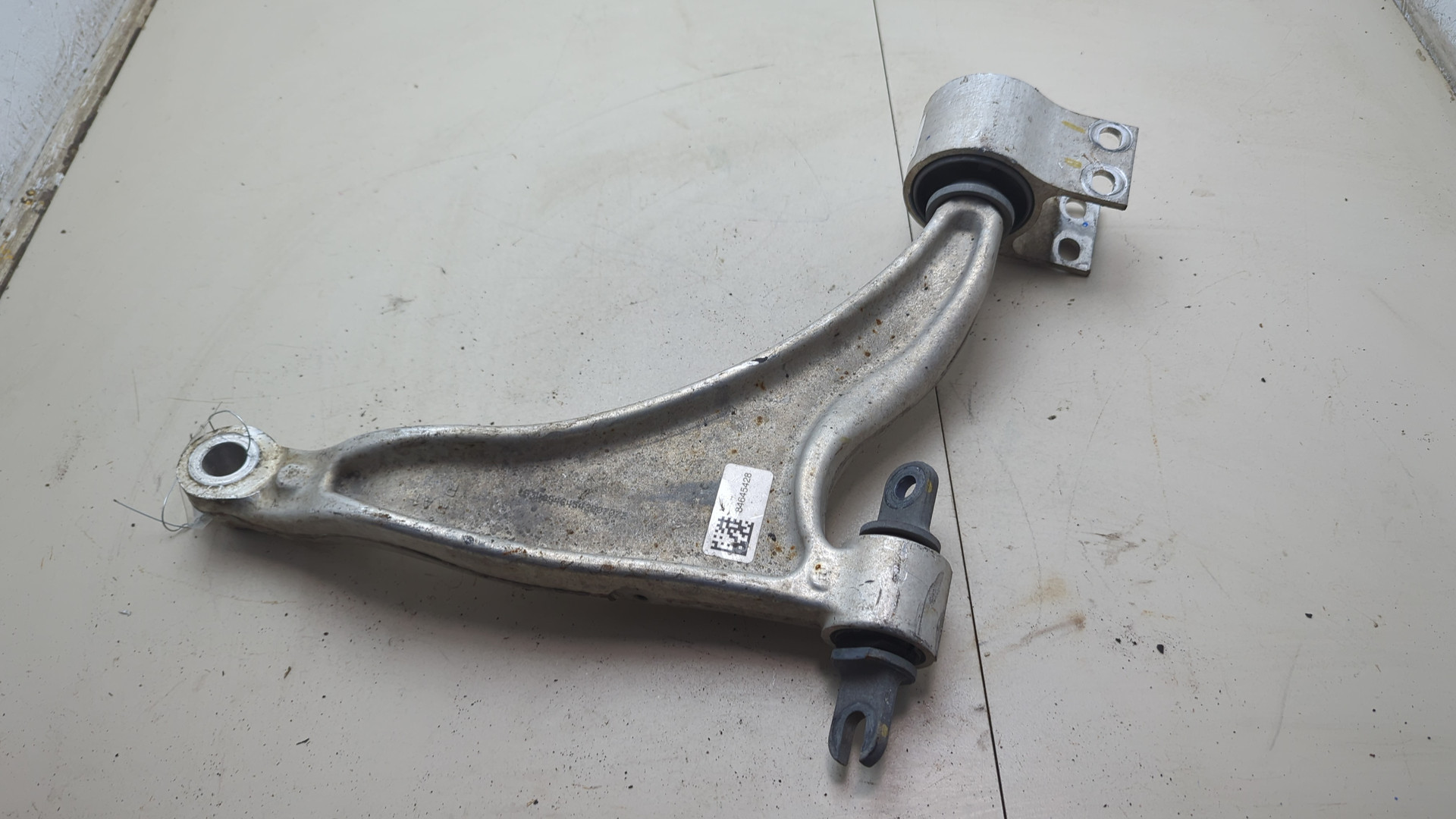 Рычаг передний правый