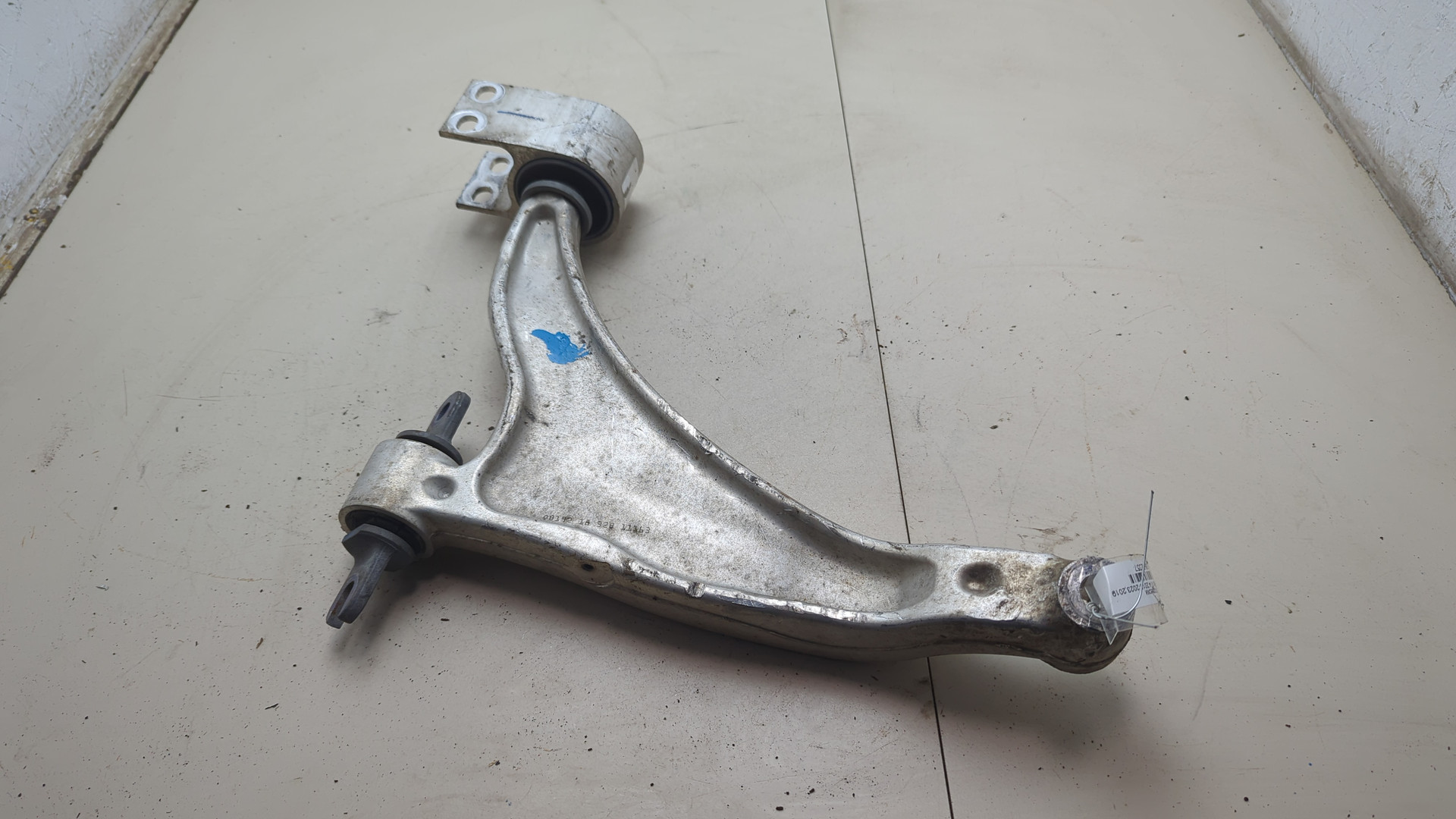 Рычаг передний правый