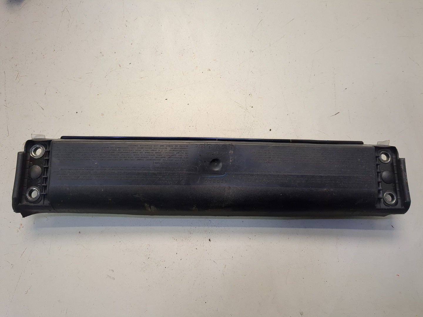 Подушка безопасности нижняя (для колен)