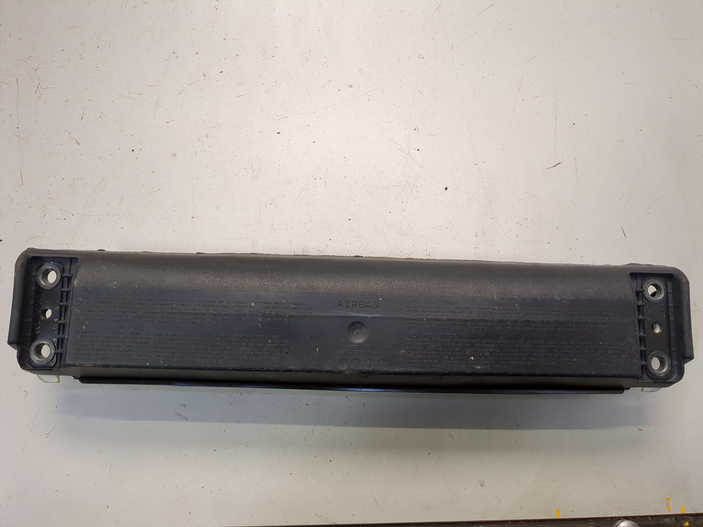 Подушка безопасности нижняя (для колен)