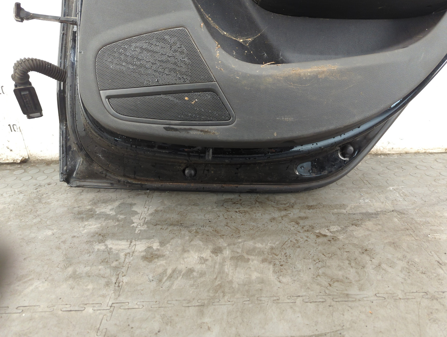 Дверь задняя правая