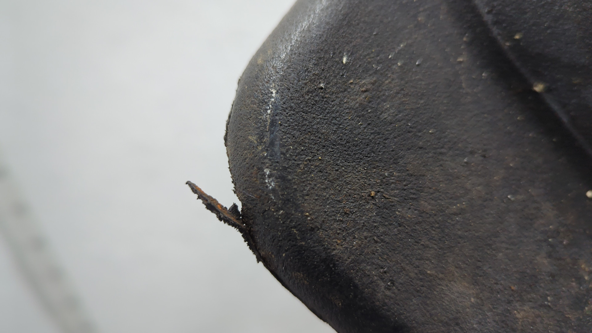 Брызговик передний левый