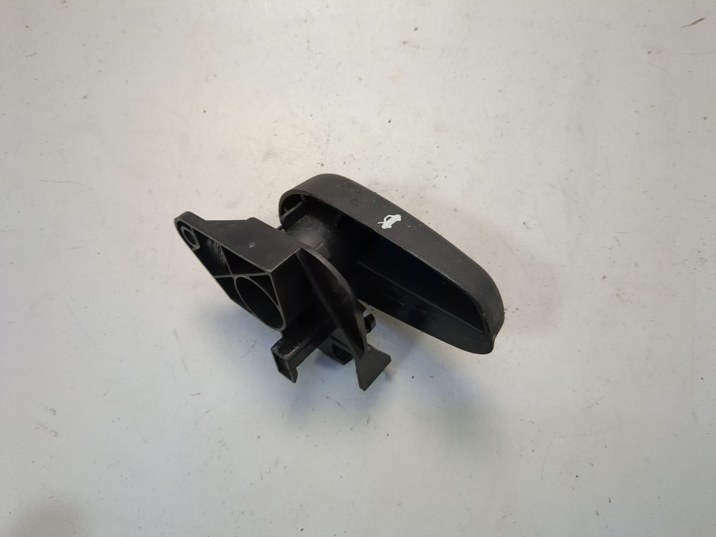 Ручка открывания капота