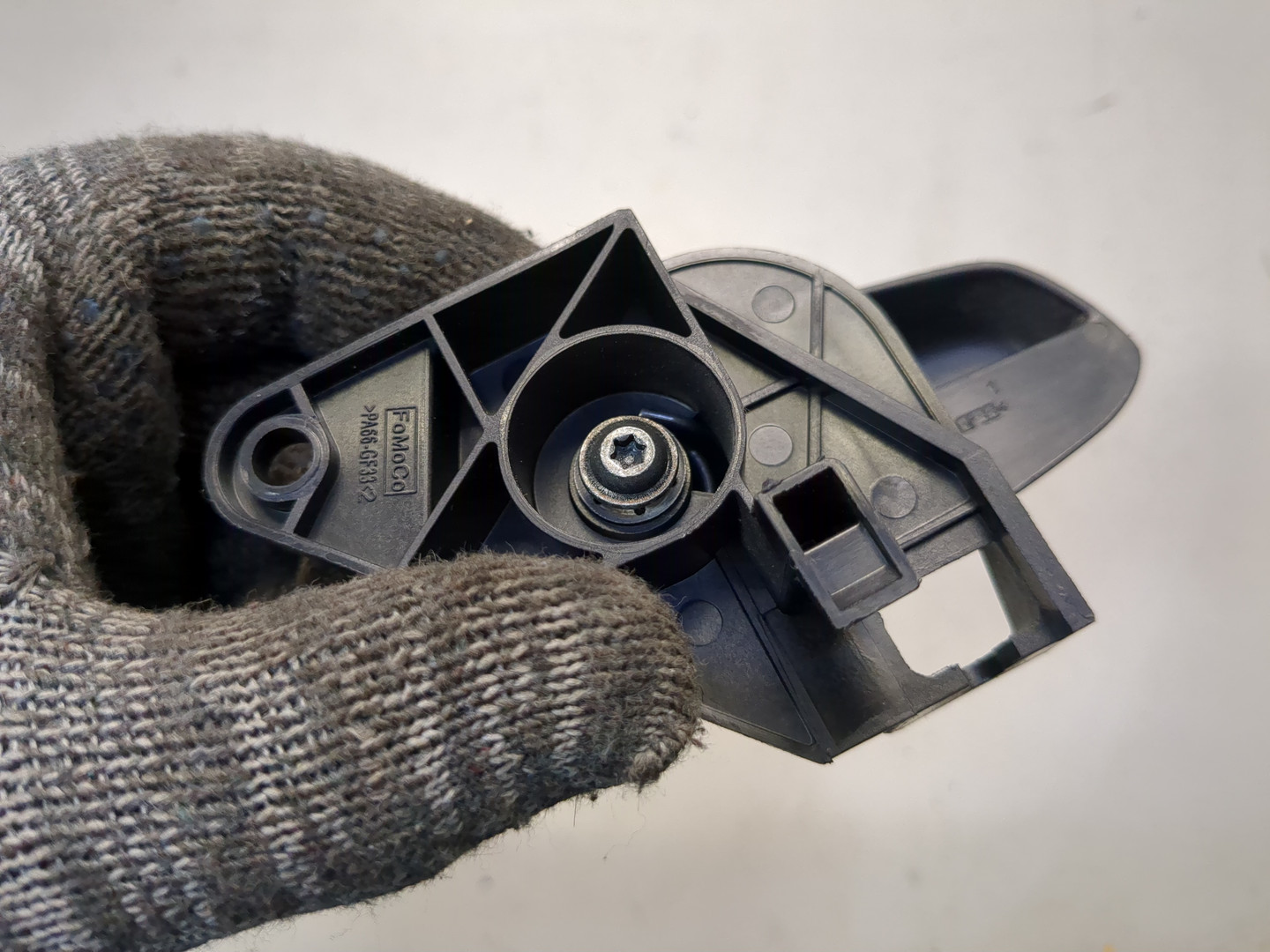 Ручка открывания капота