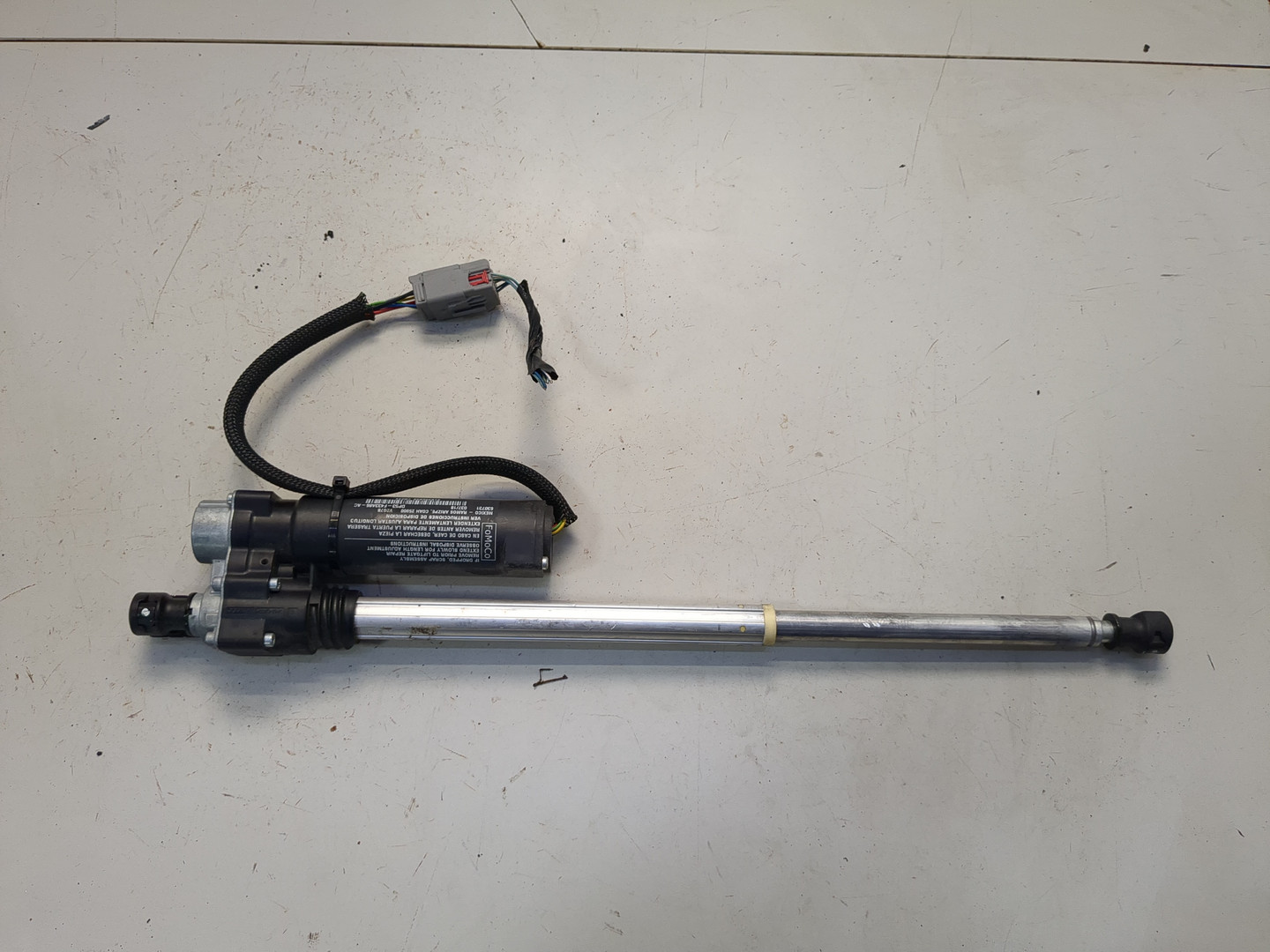 Амортизатор крышки багажника