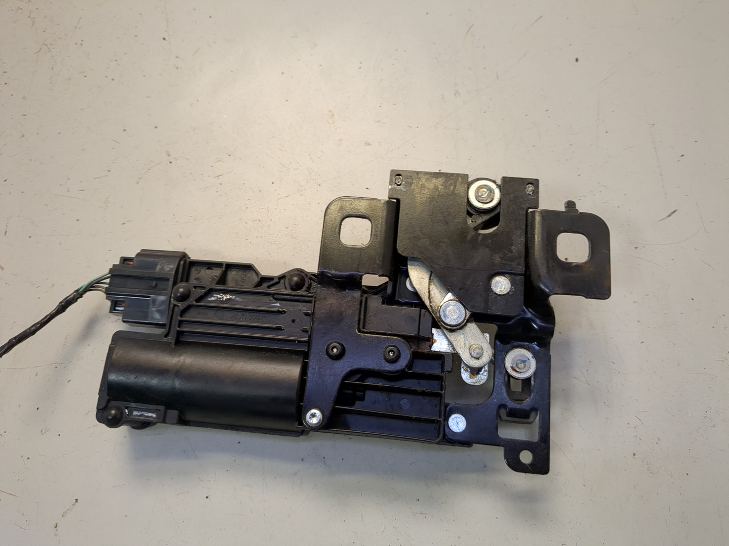 Замок багажника