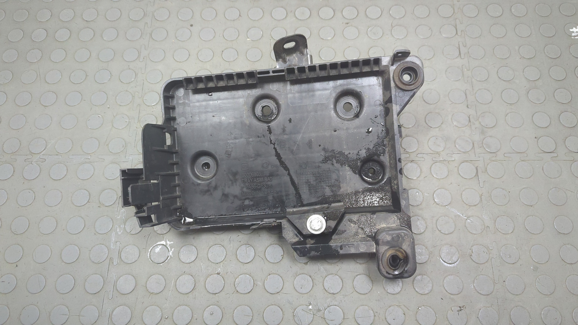 Площадка под аккумулятор (АКБ)