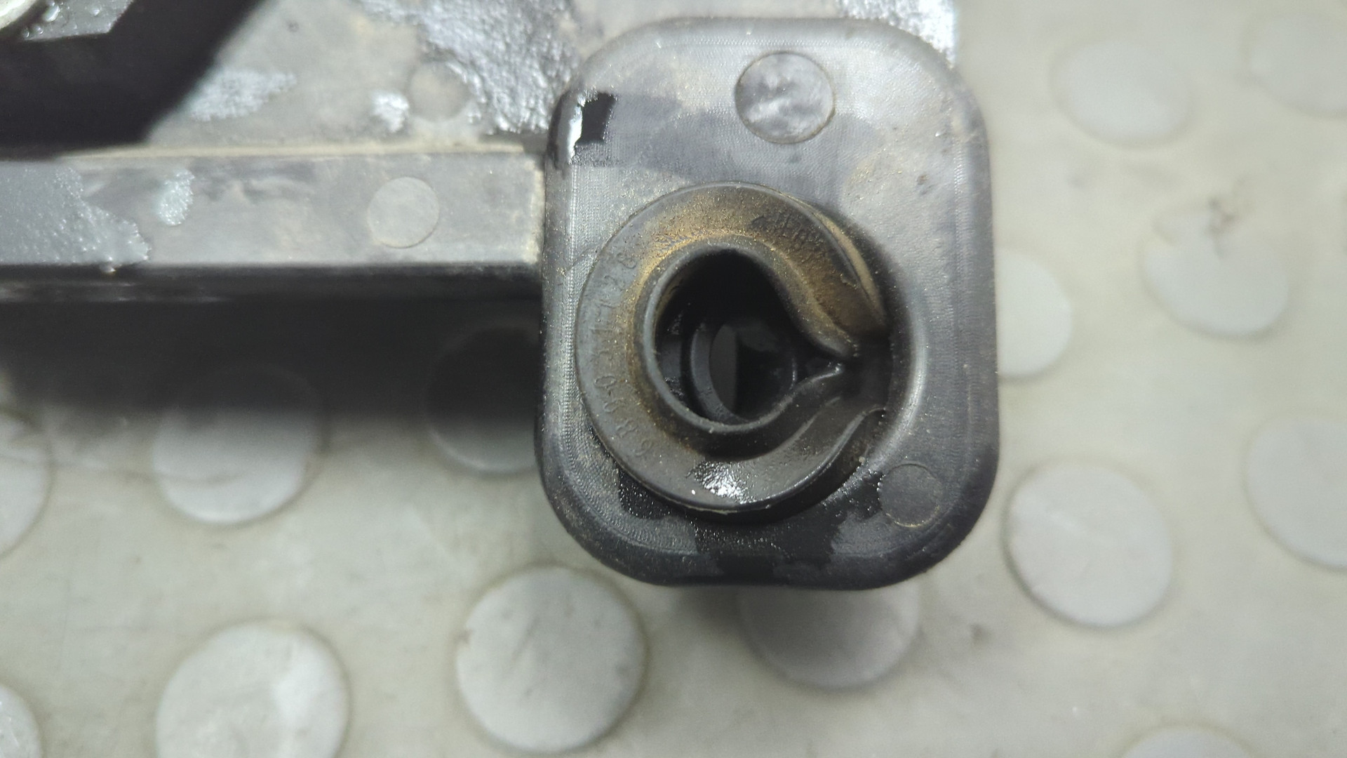 Площадка под аккумулятор (АКБ)