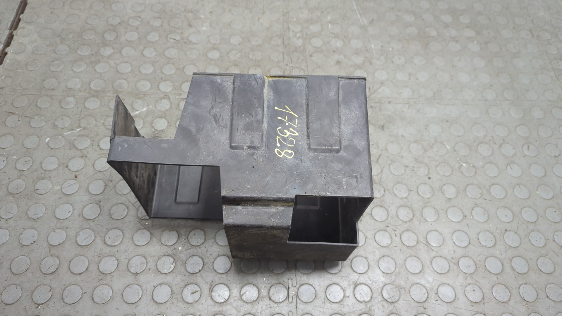 Площадка под аккумулятор (АКБ)