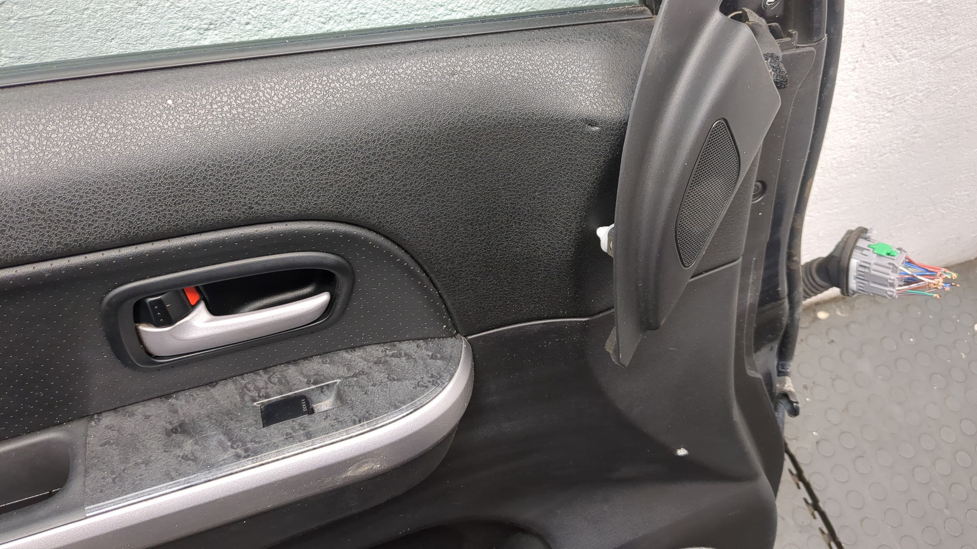 Дверь передняя левая