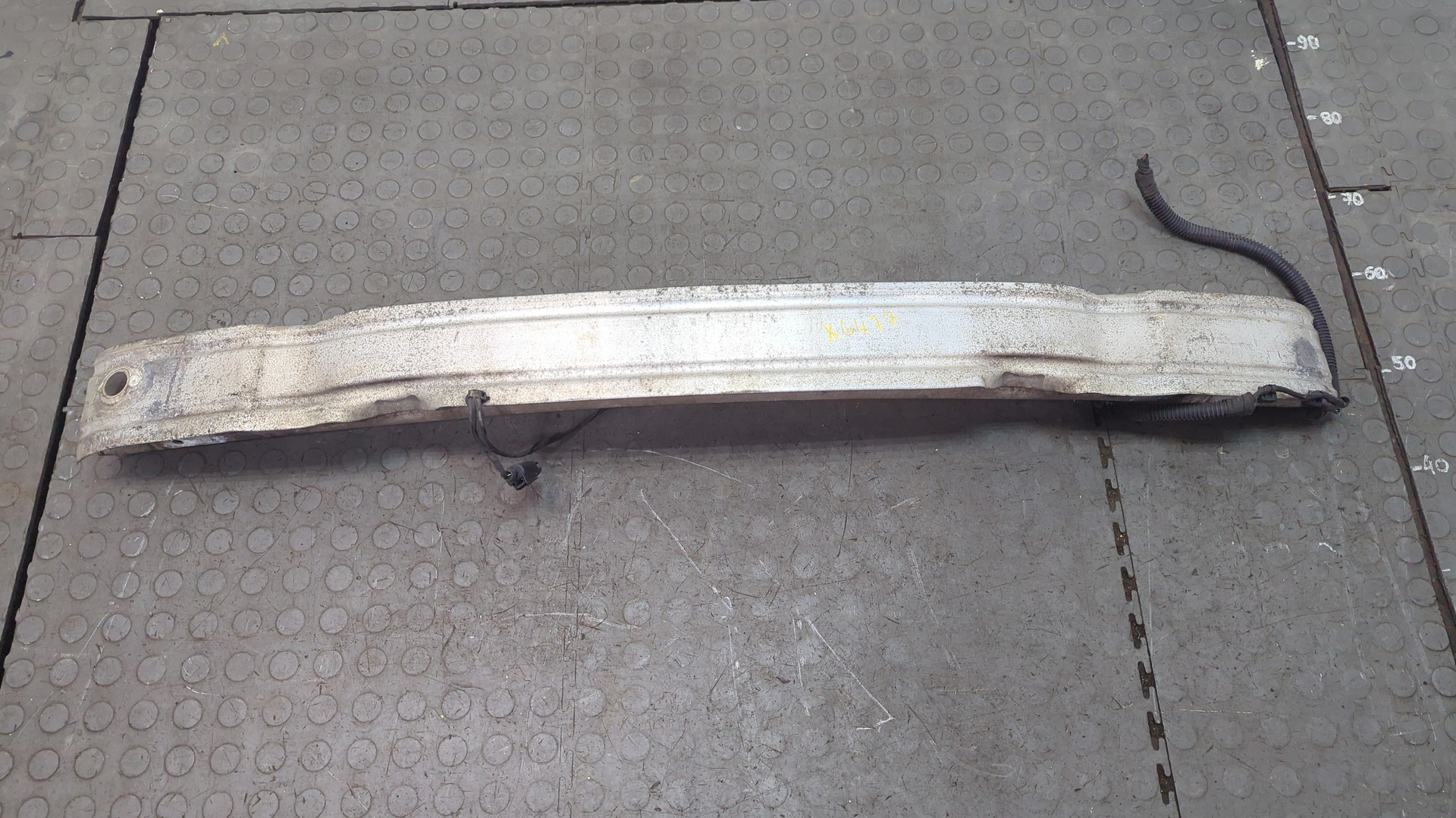 Усилитель переднего бампера