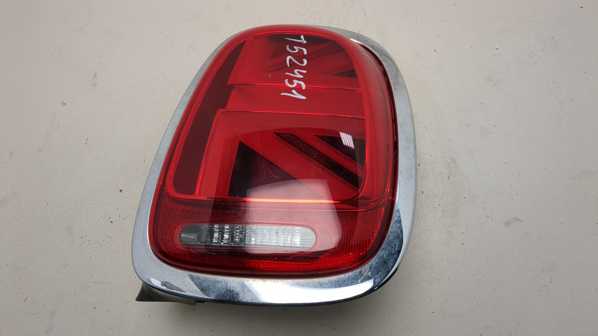 Фонарь задний правый